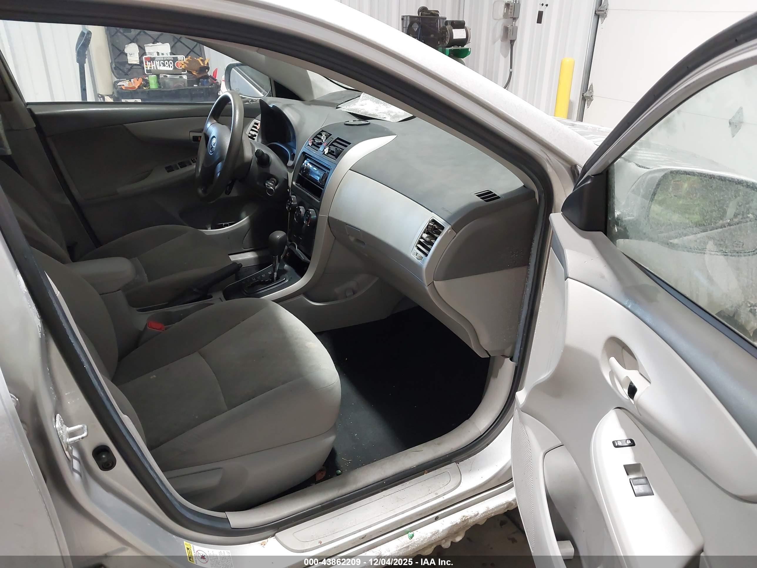 TOYOTA COROLLA image 5
