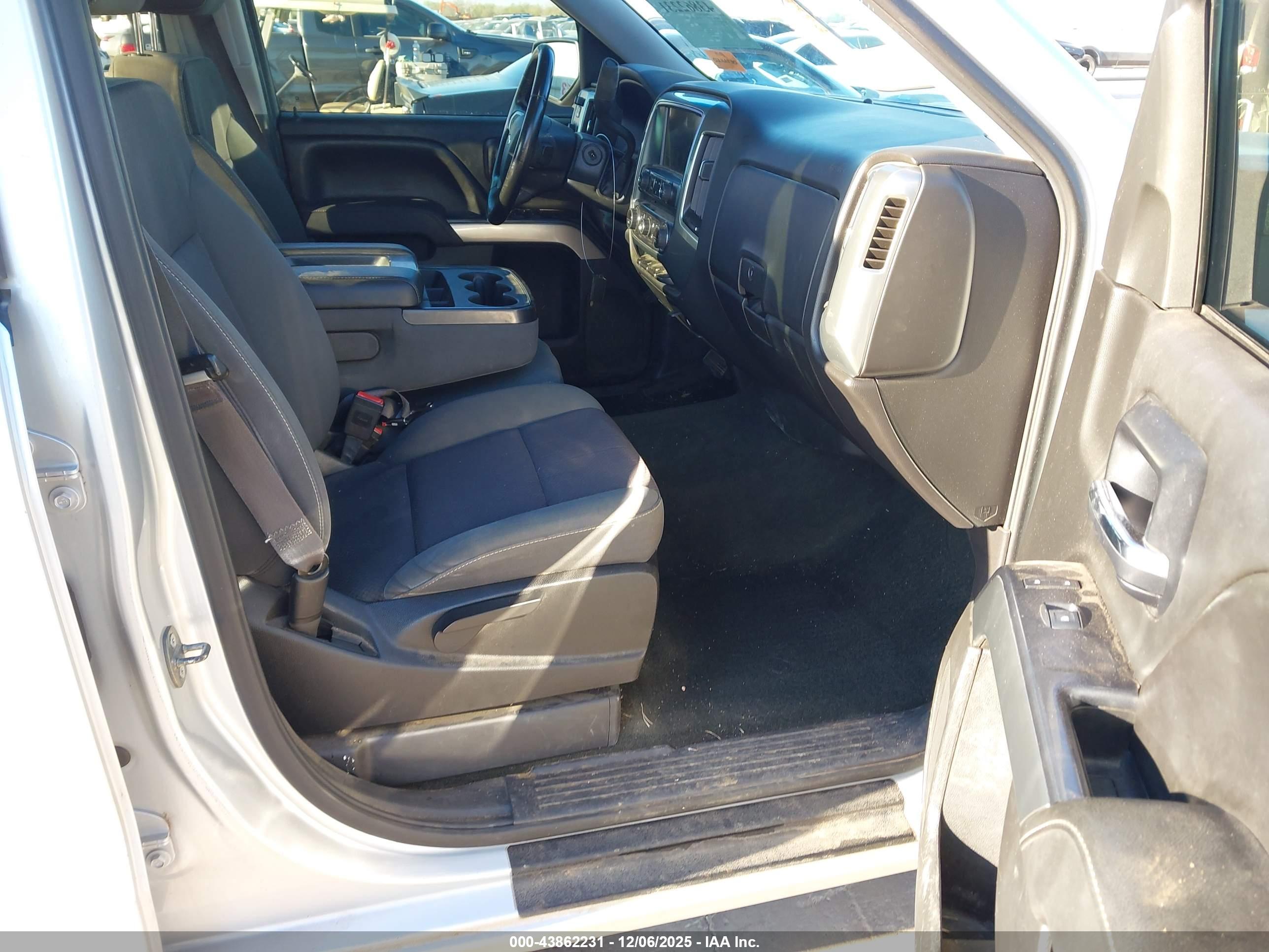 CHEVROLET SILVERADO image 5