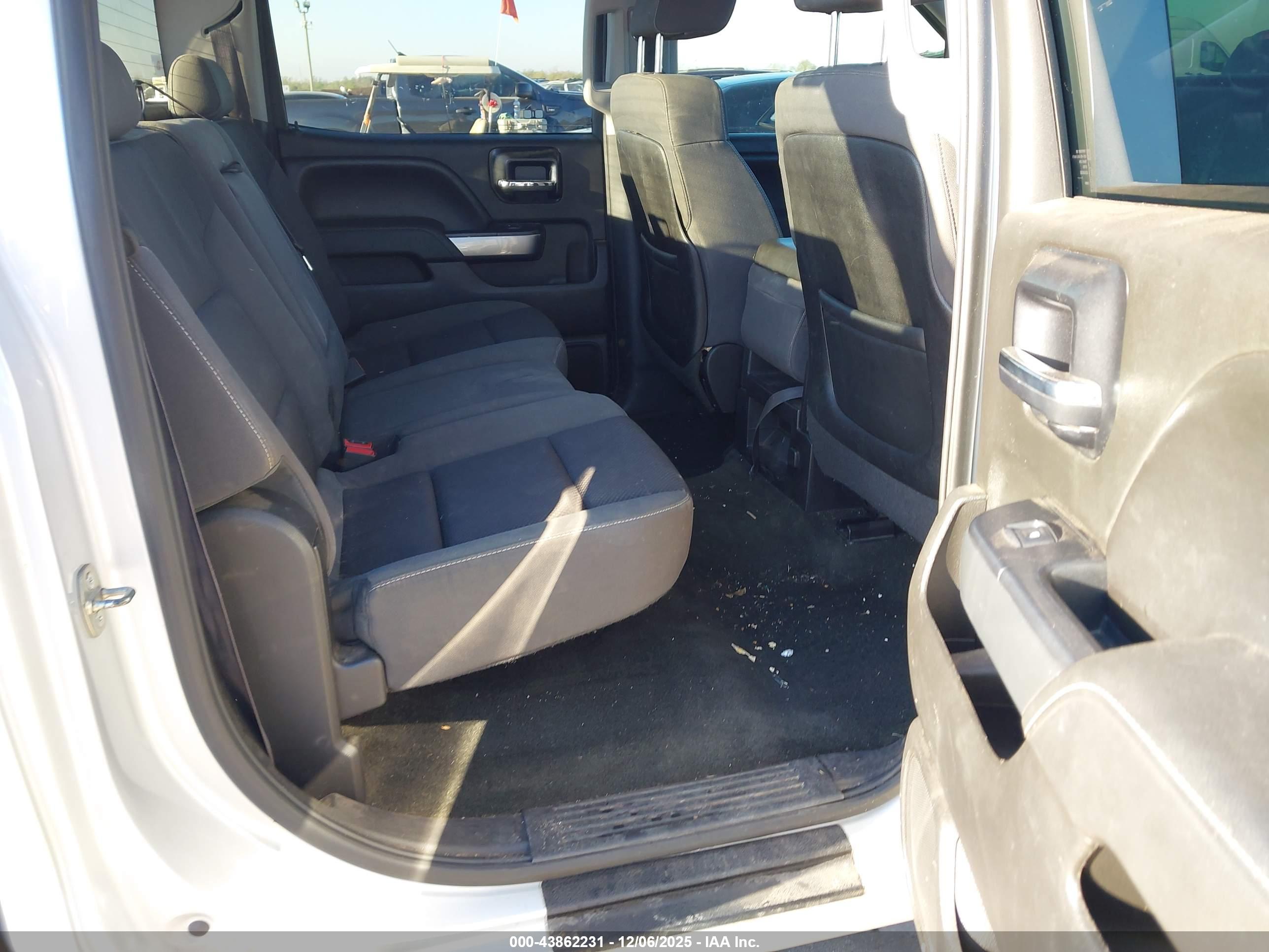 CHEVROLET SILVERADO image 8