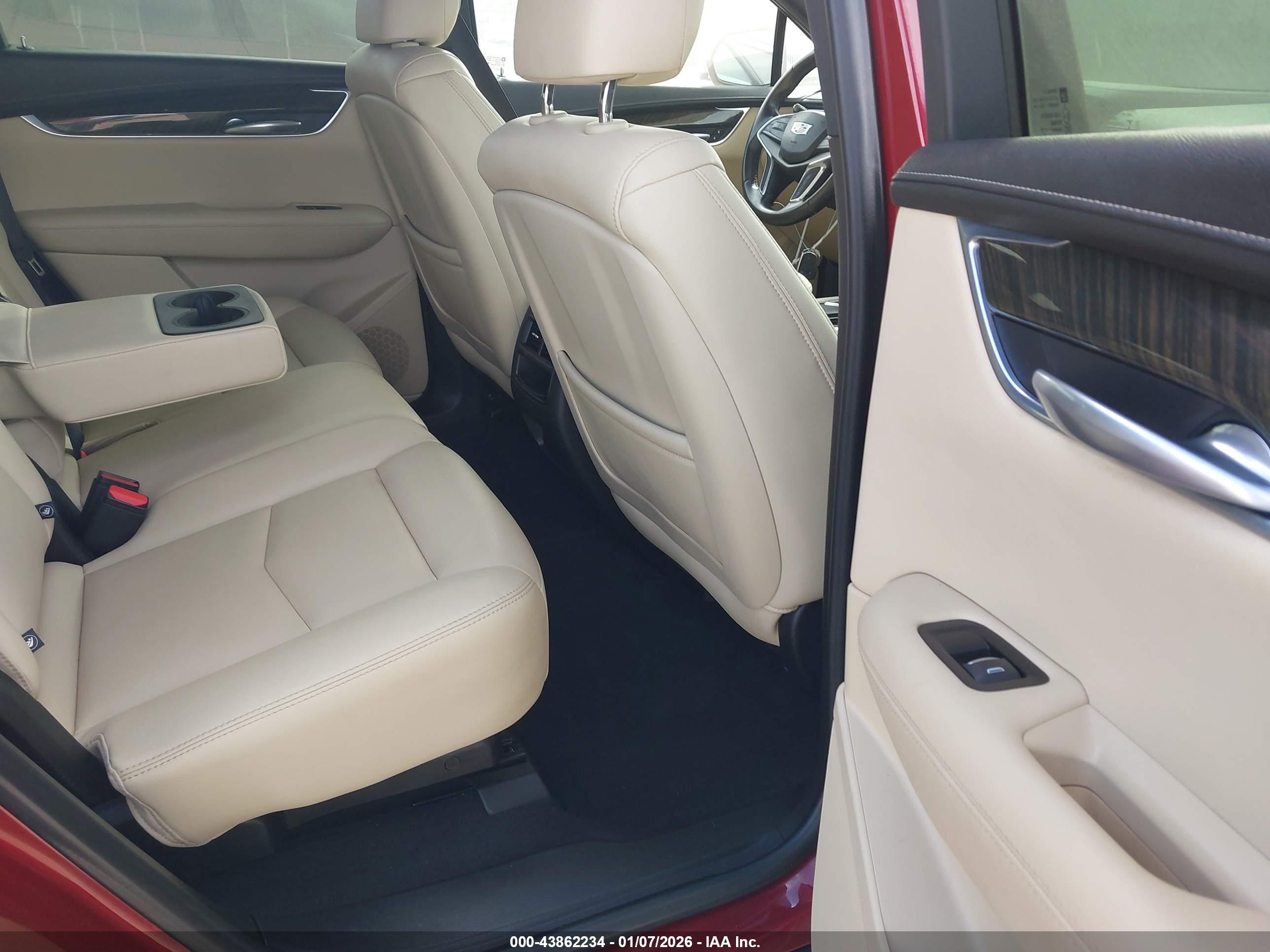 CADILLAC XT5 image 8