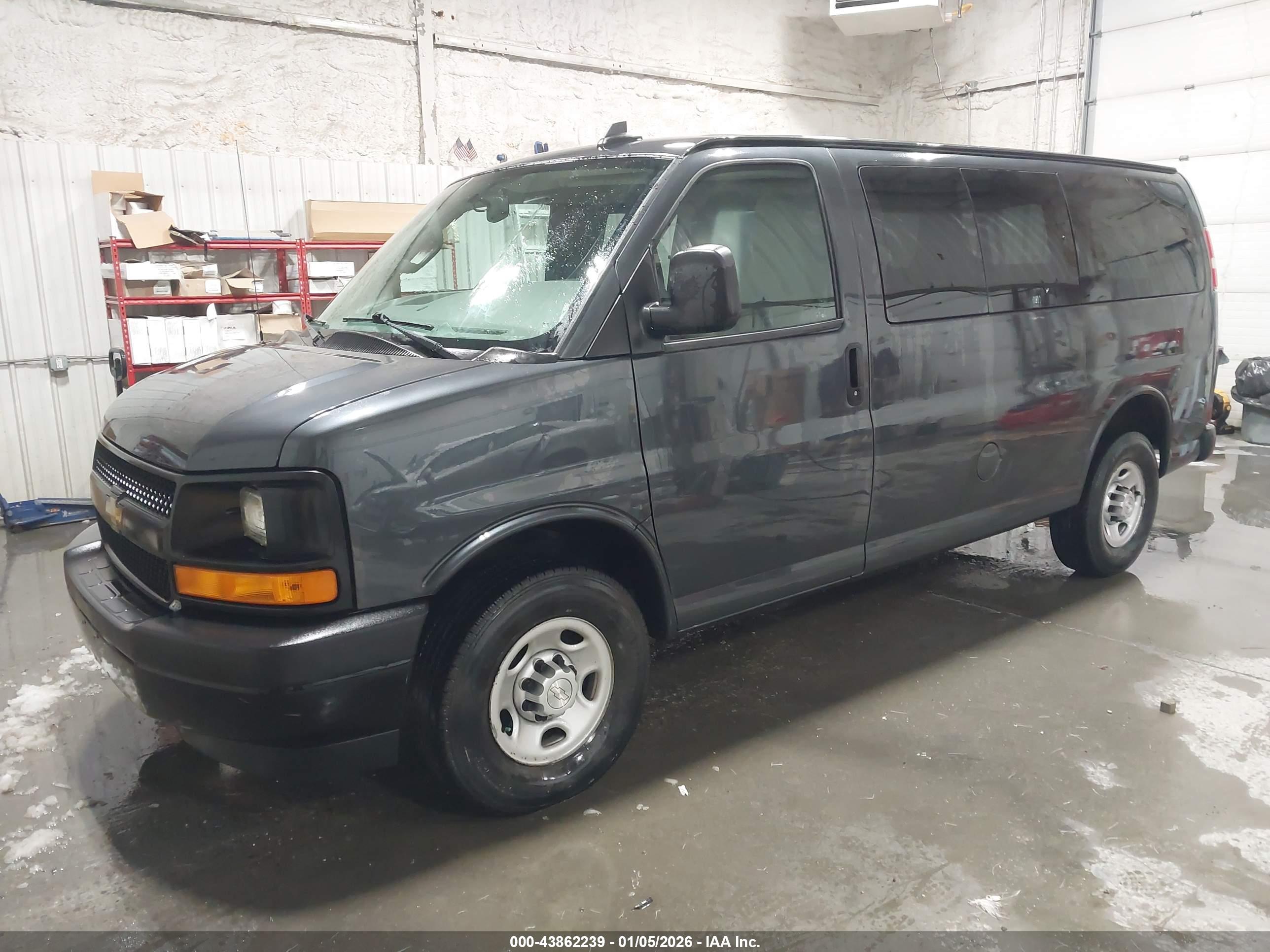 CHEVROLET EXPRESS image 2