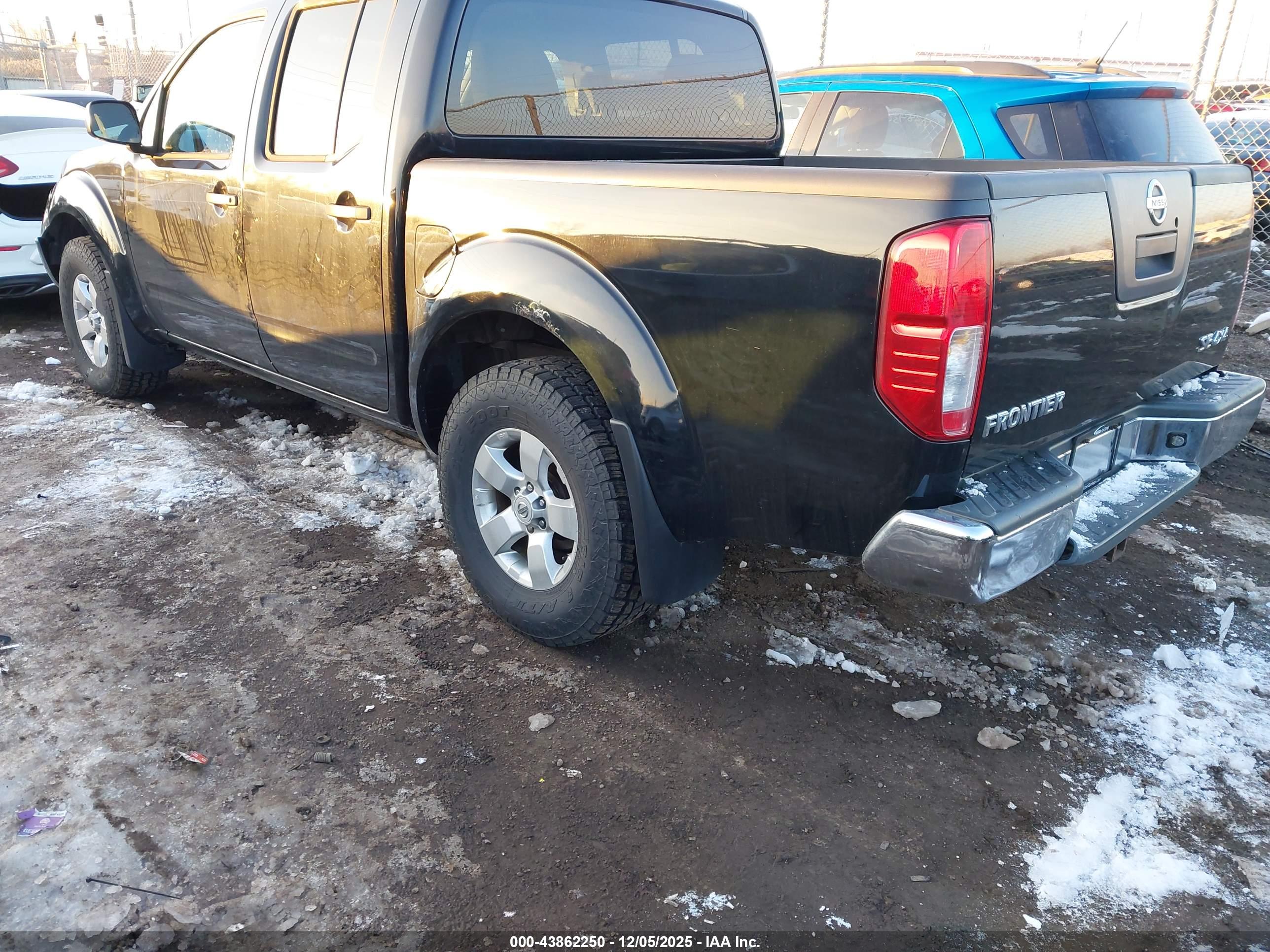 NISSAN FRONTIER image 3