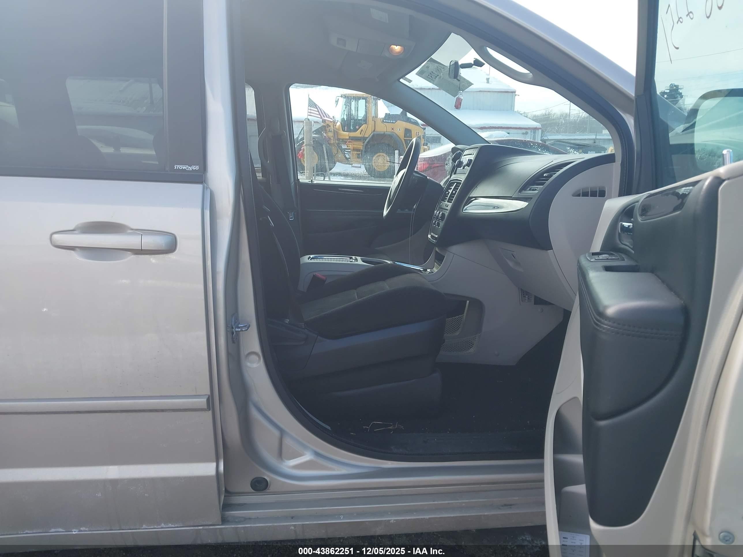 DODGE GRAND image 5