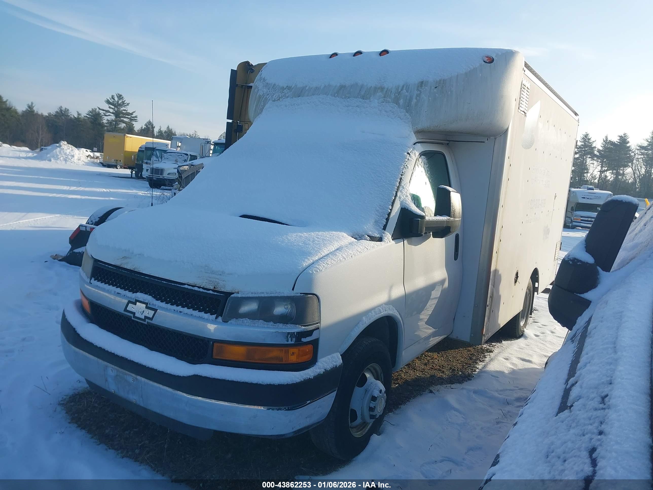 CHEVROLET EXPRESS image 2