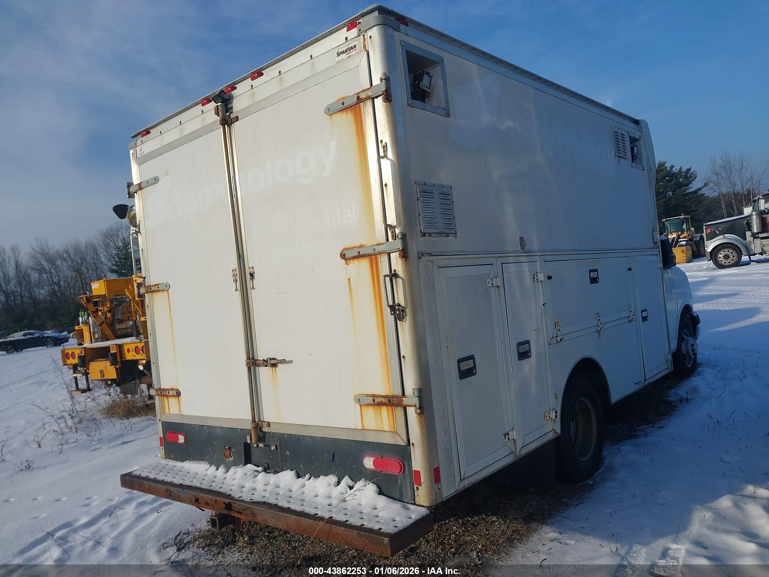 CHEVROLET EXPRESS image 4