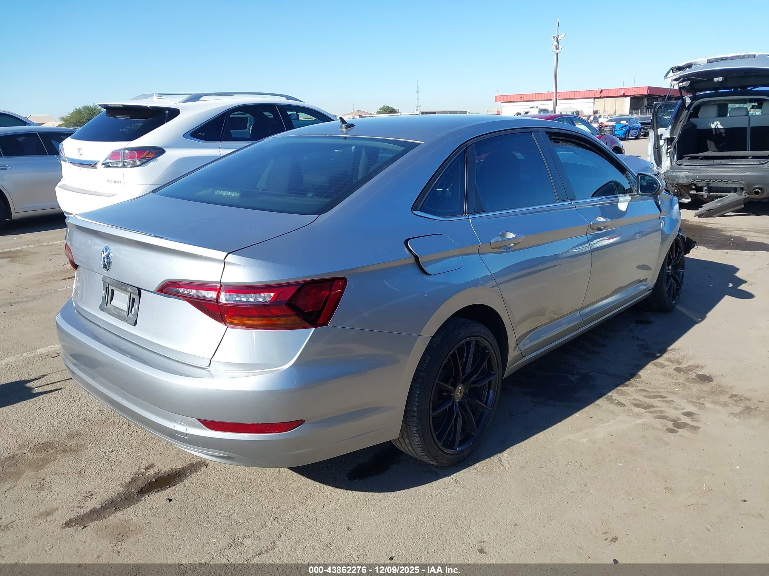VOLKSWAGEN JETTA image 4