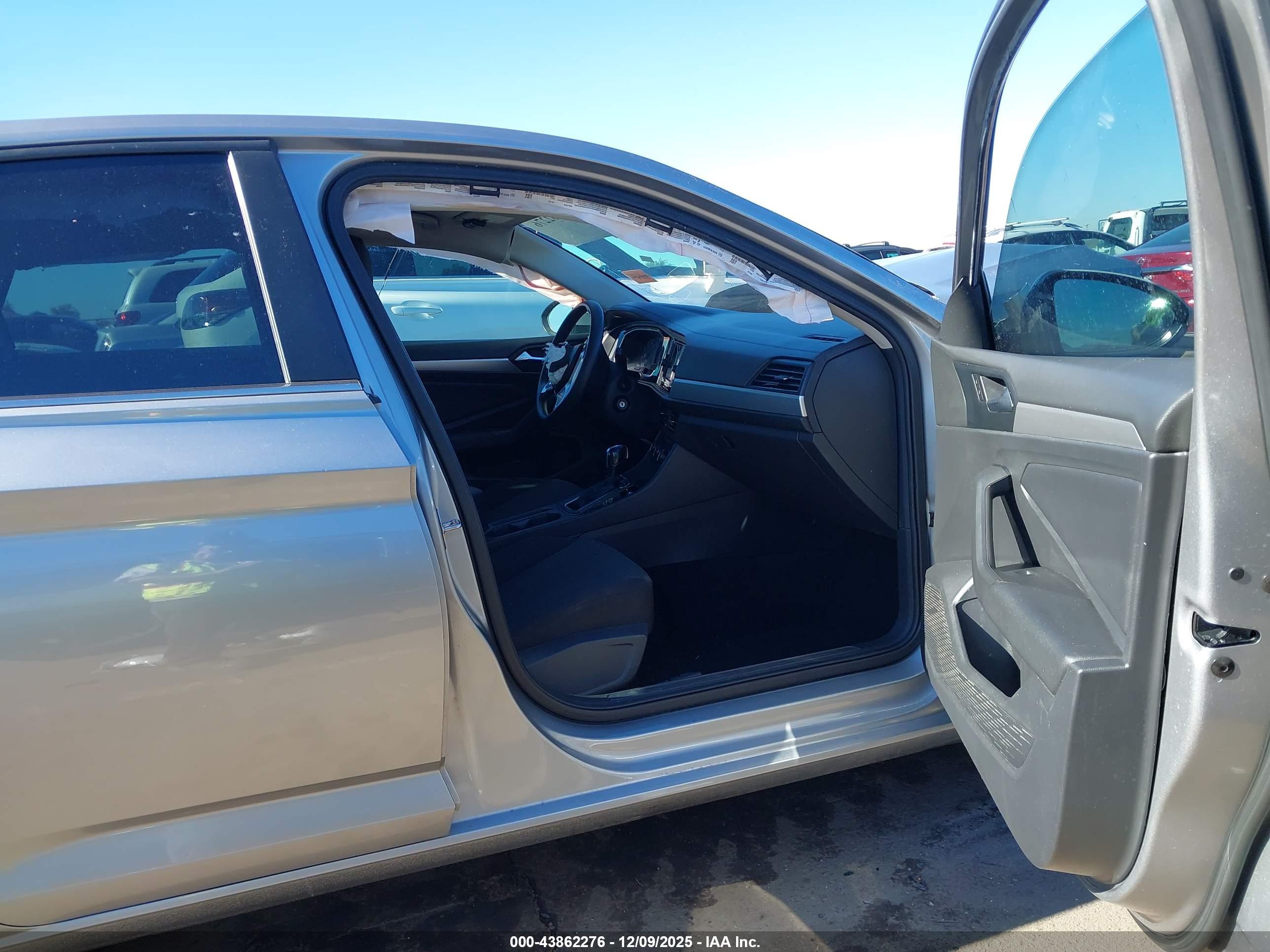 VOLKSWAGEN JETTA image 5