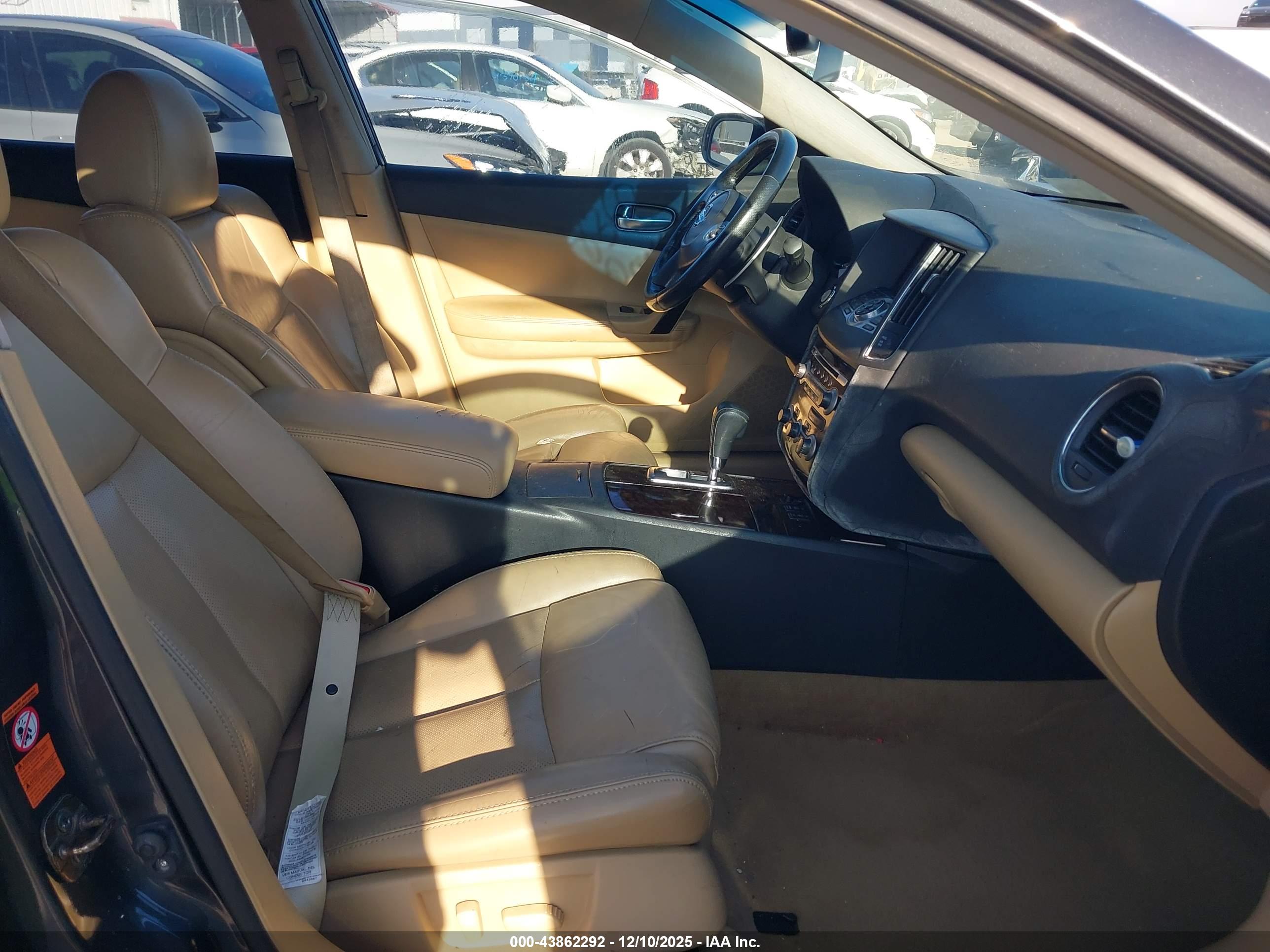 NISSAN MAXIMA image 5