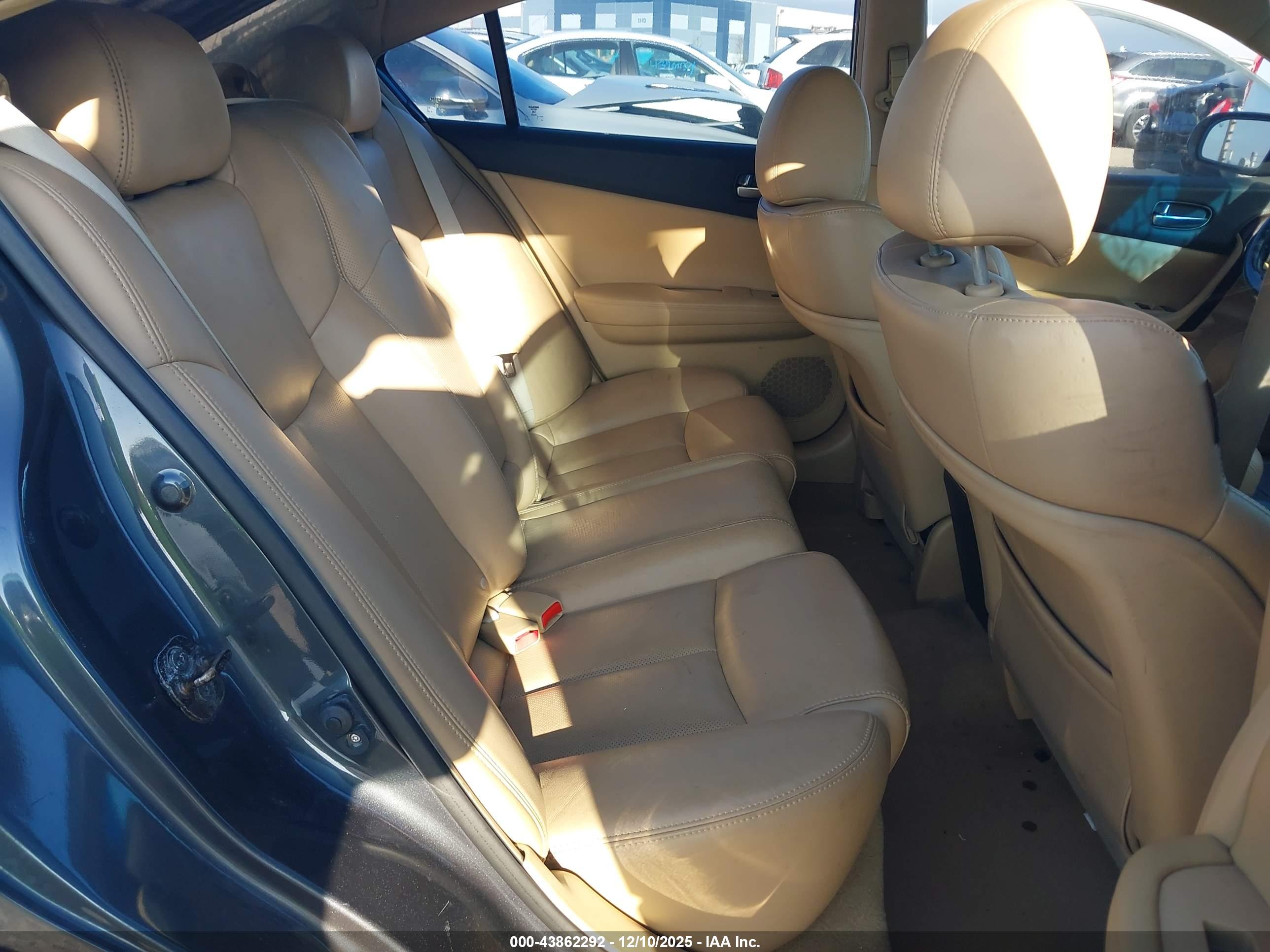 NISSAN MAXIMA image 8