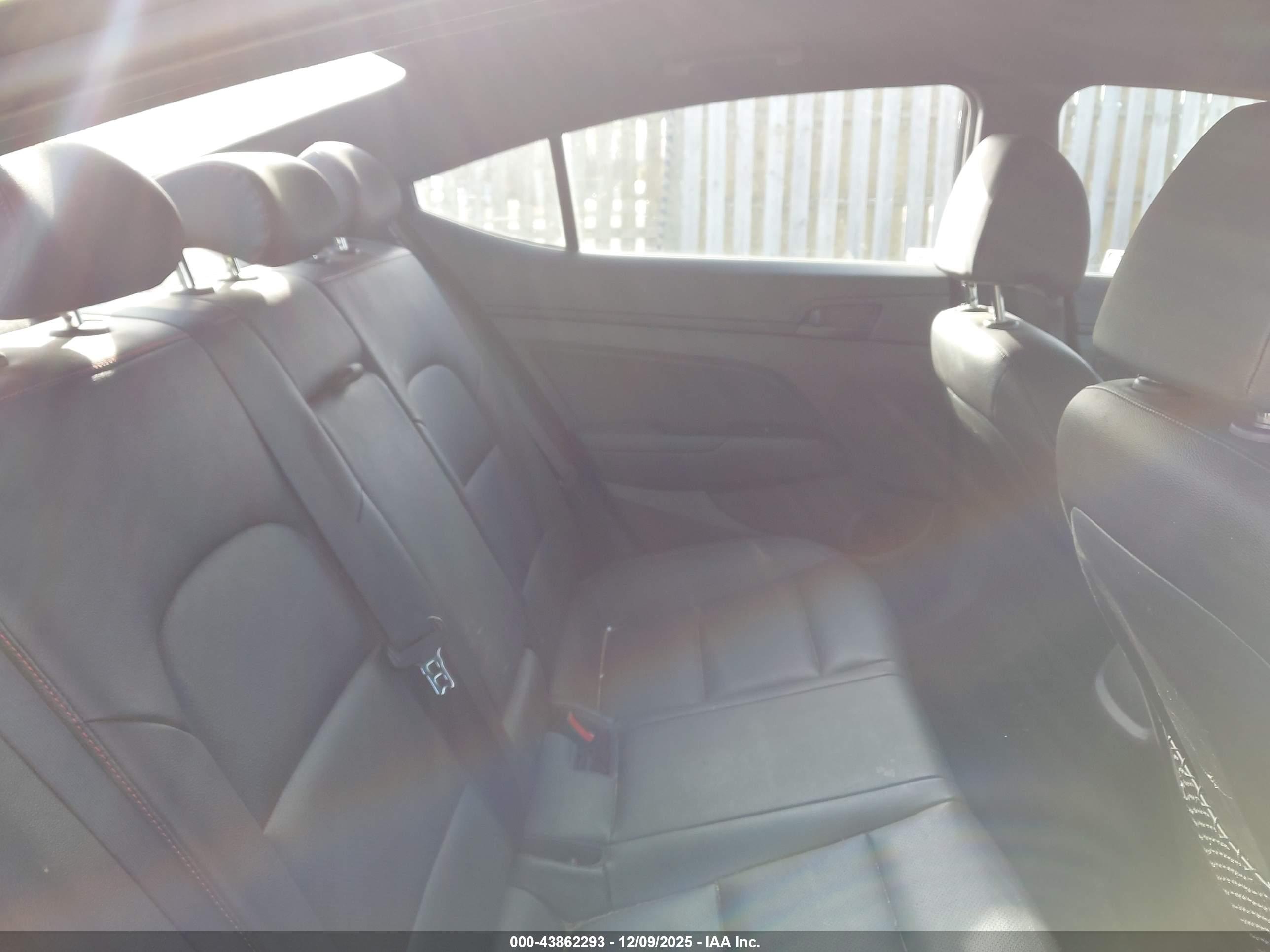 HYUNDAI ELANTRA image 8