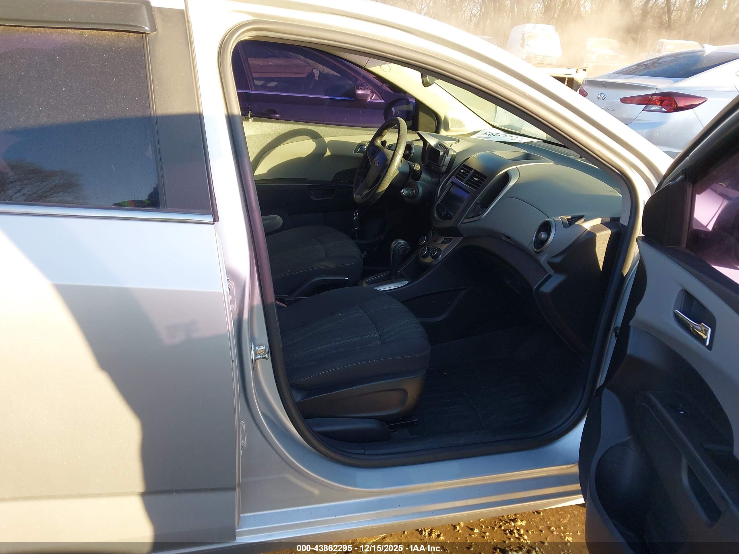 CHEVROLET SONIC image 5