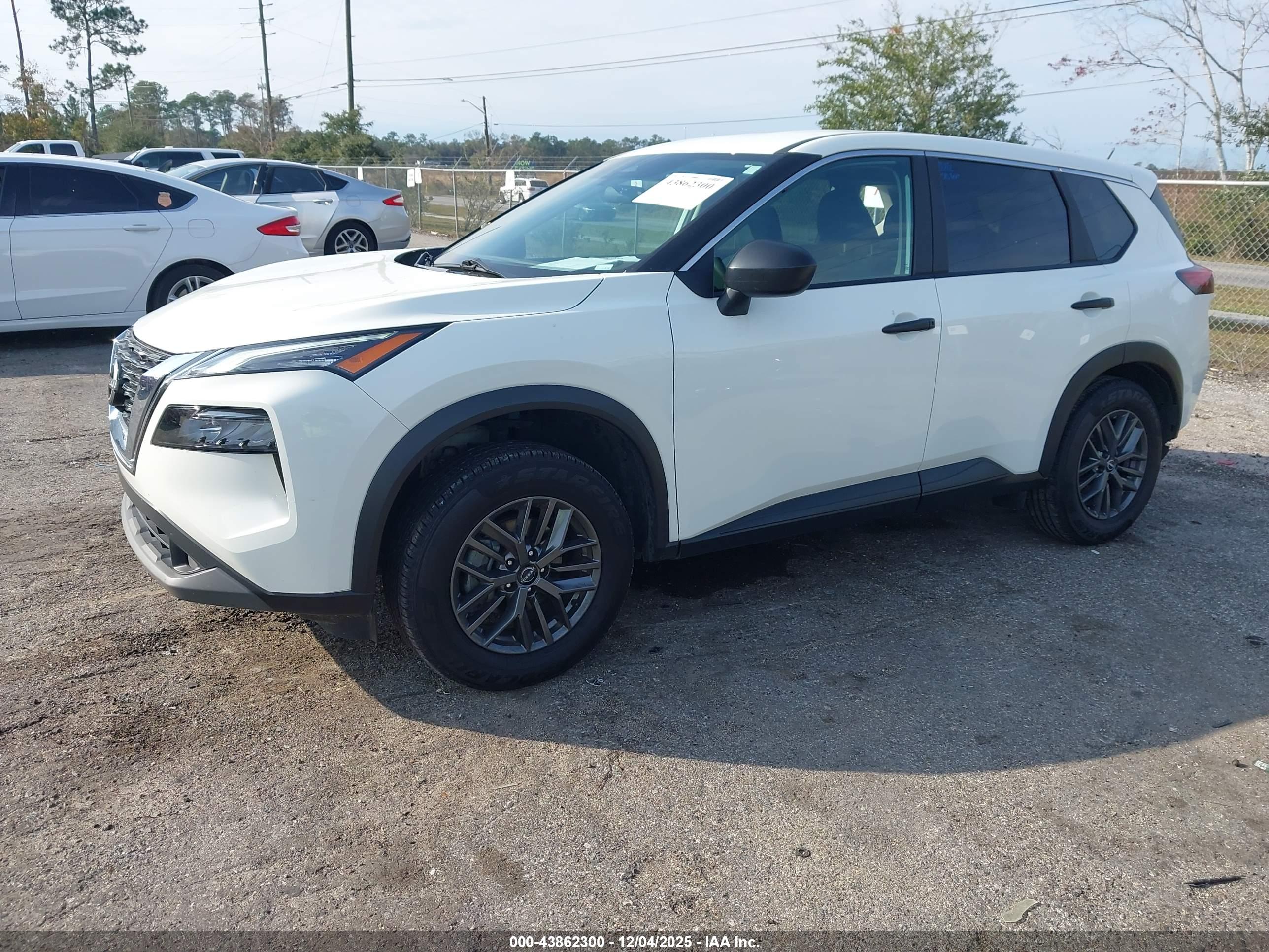 NISSAN ROGUE image 2