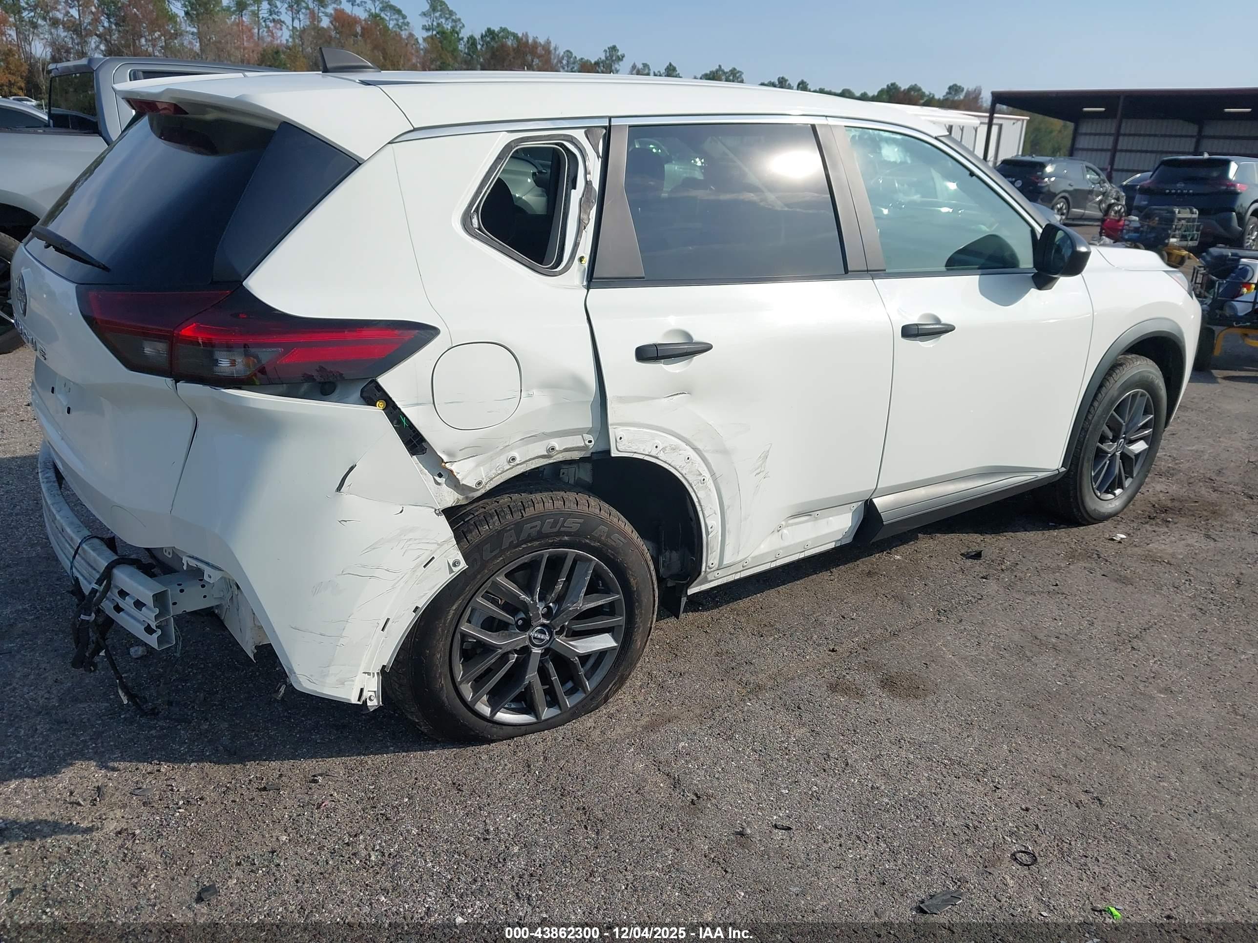 NISSAN ROGUE image 4