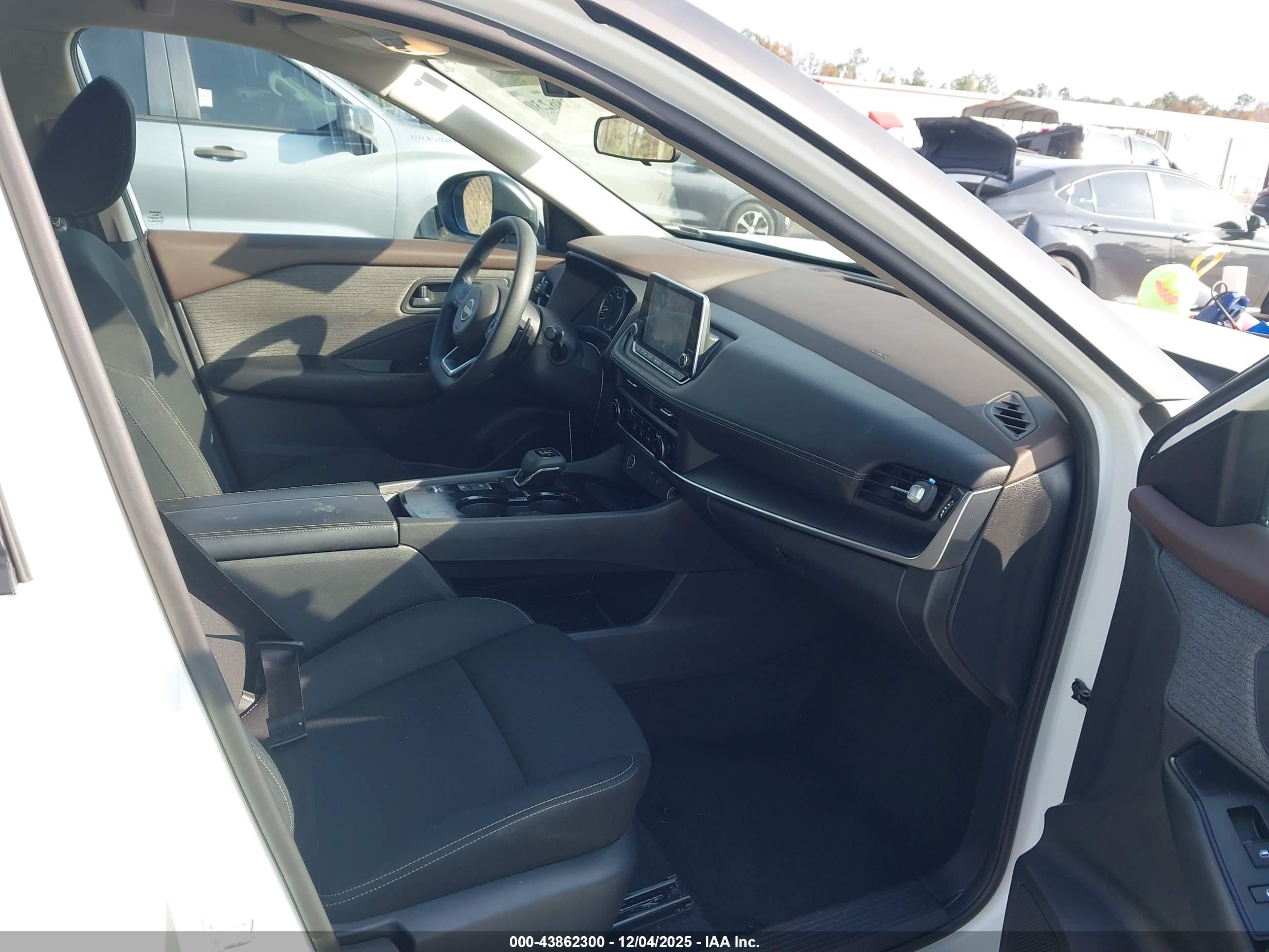 NISSAN ROGUE image 5