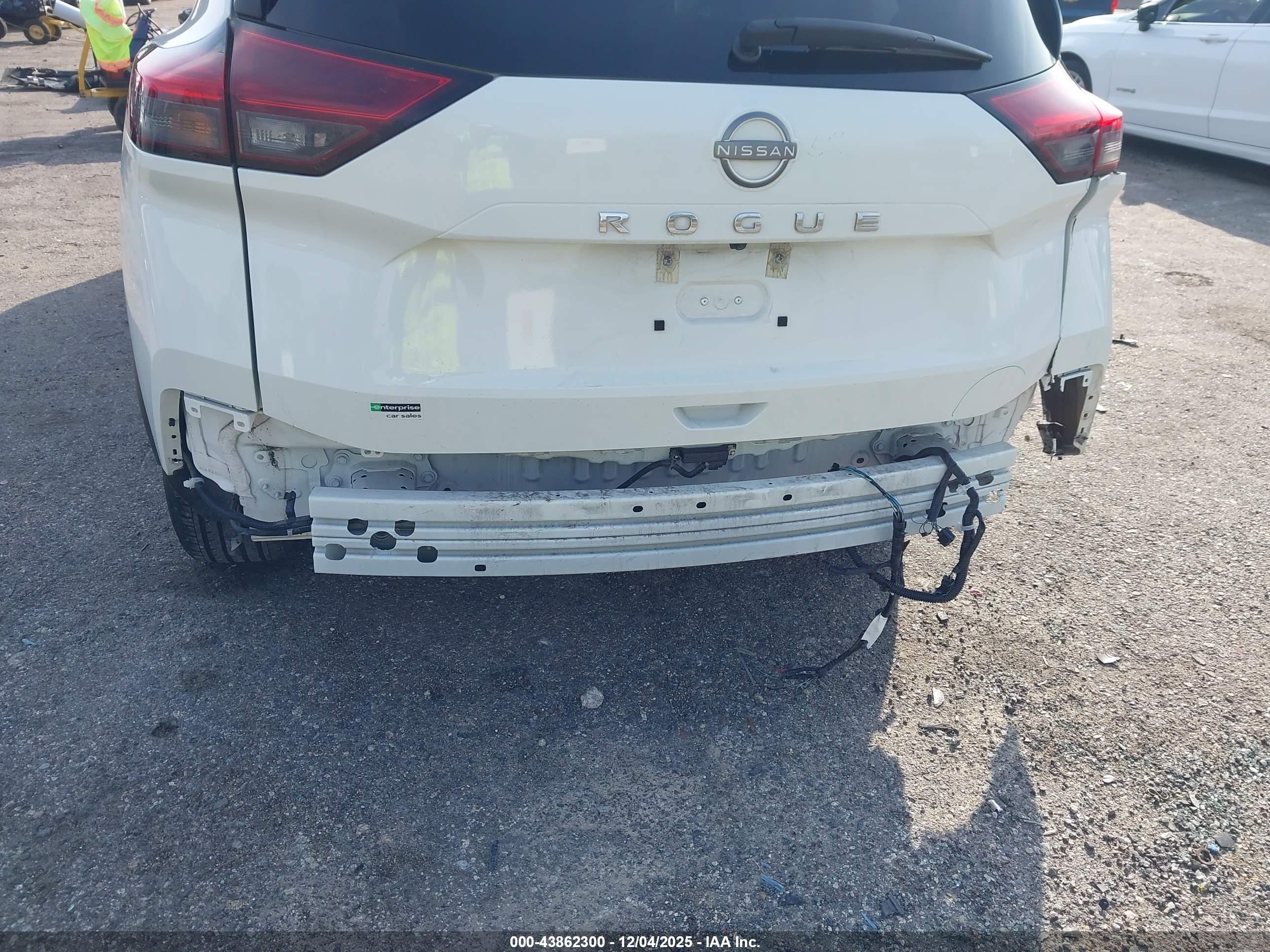 NISSAN ROGUE image 6