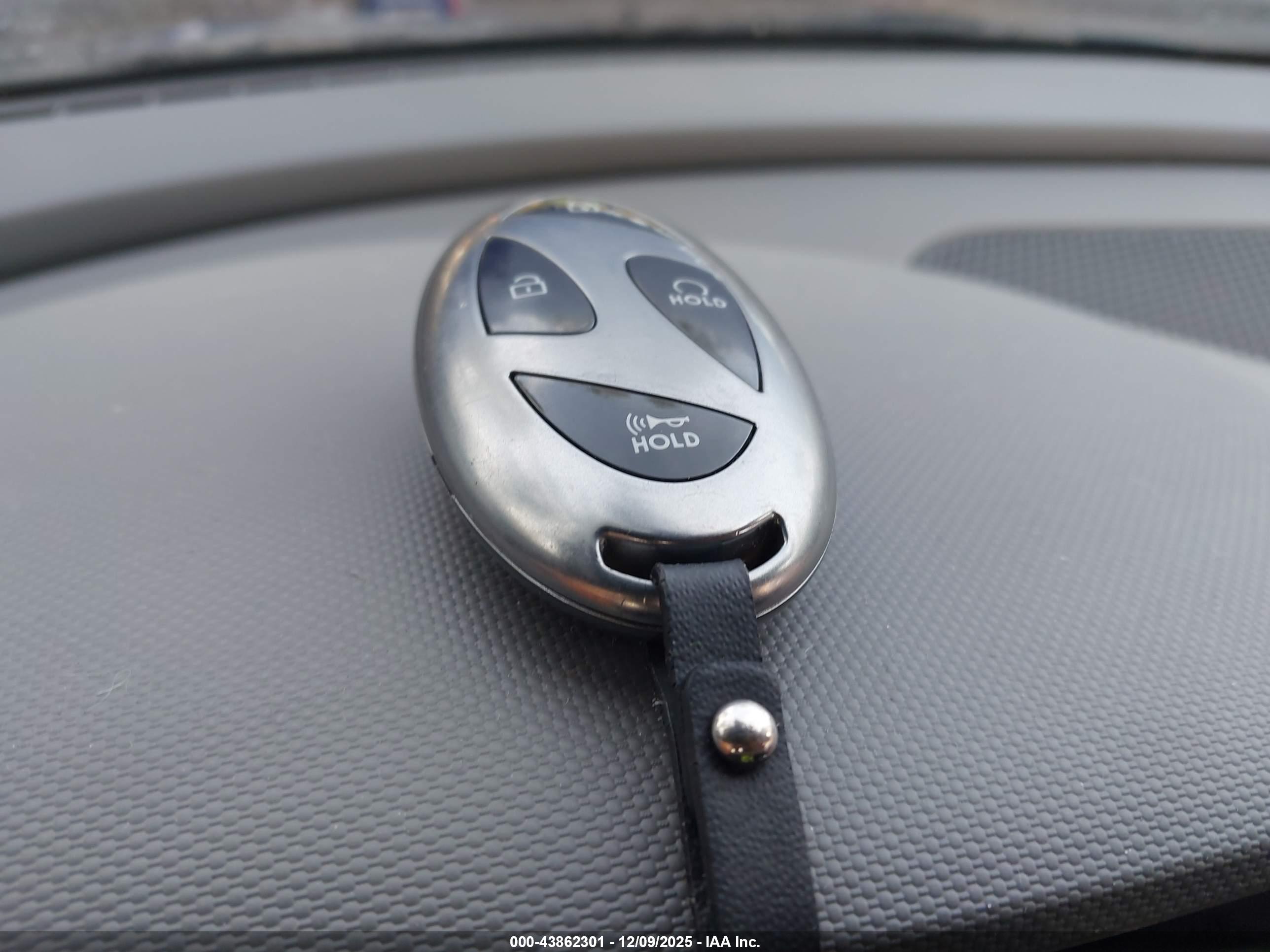 HYUNDAI ELANTRA image 11