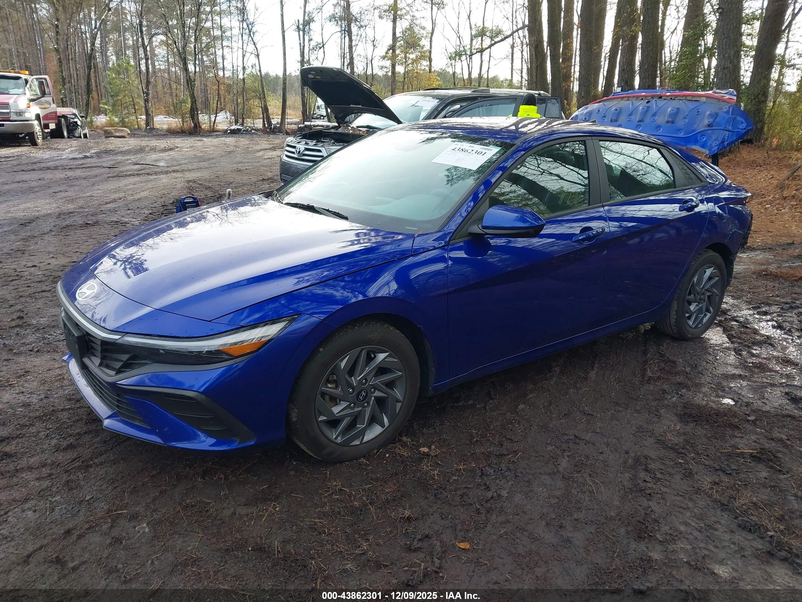 HYUNDAI ELANTRA image 2