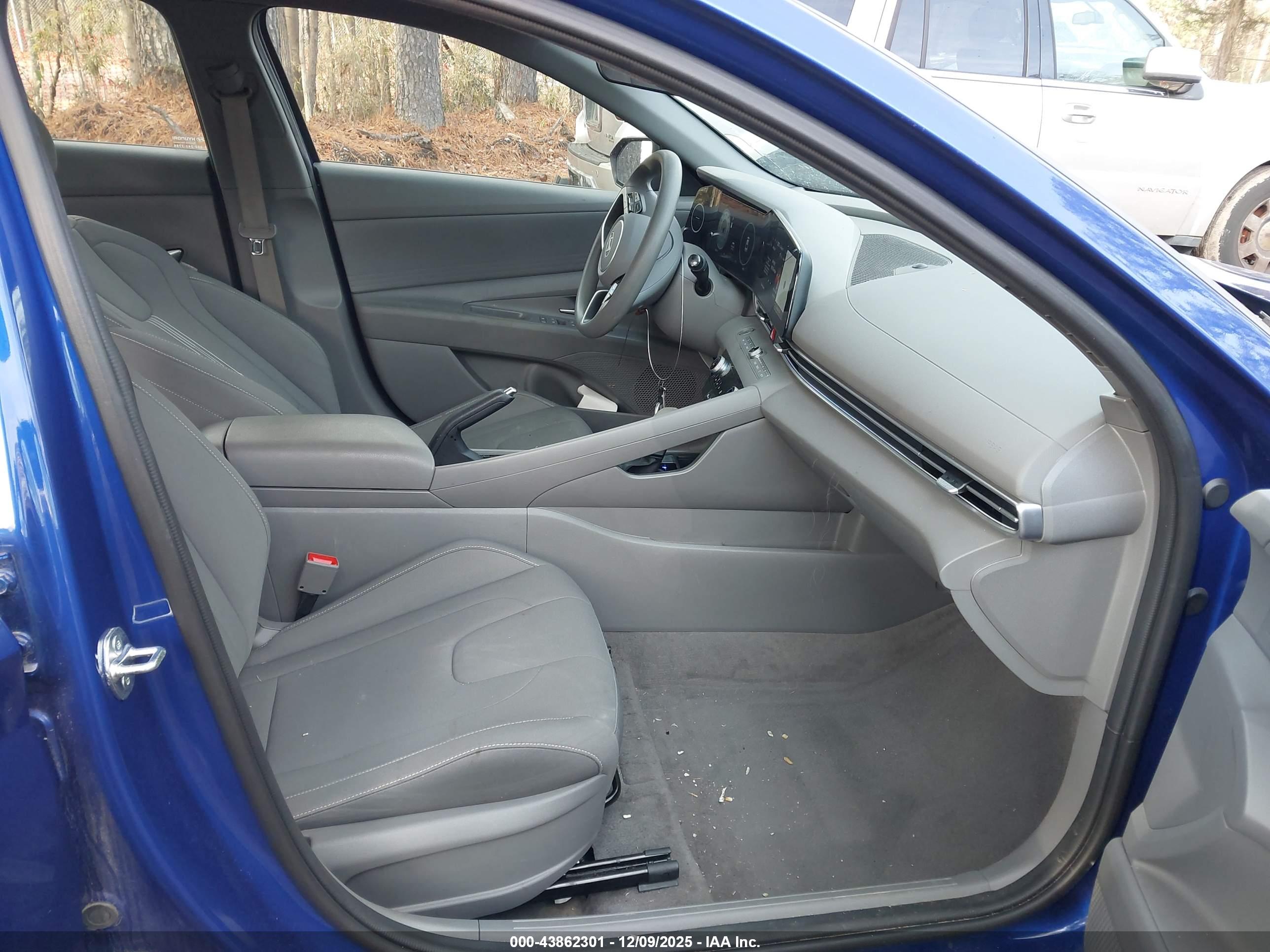 HYUNDAI ELANTRA image 5