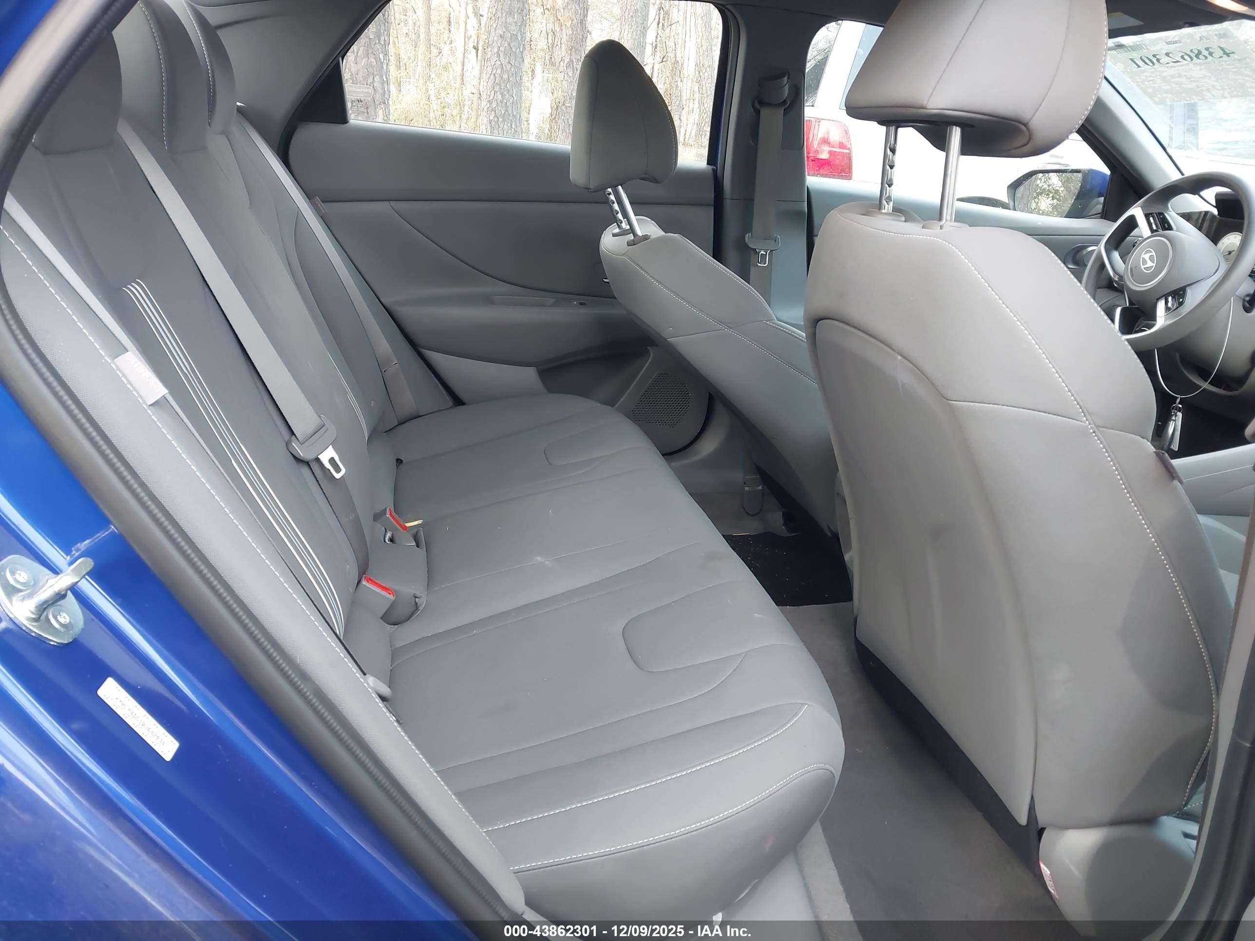 HYUNDAI ELANTRA image 8