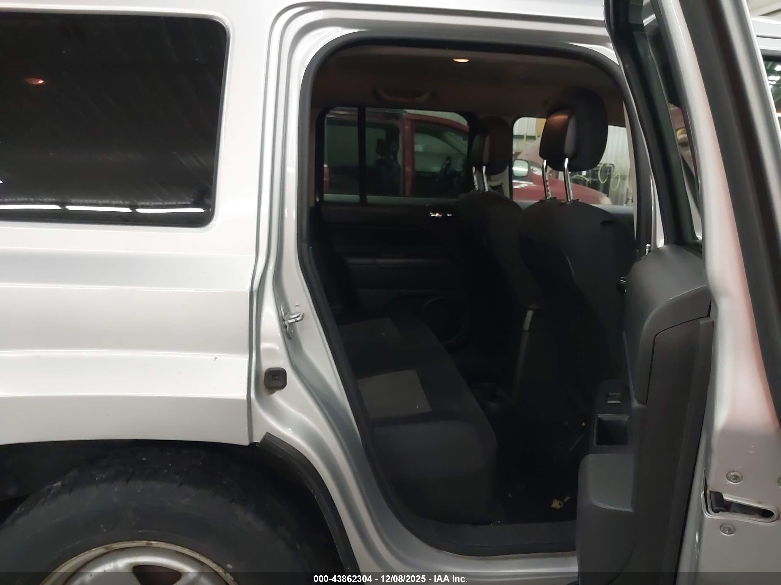 JEEP PATRIOT image 8
