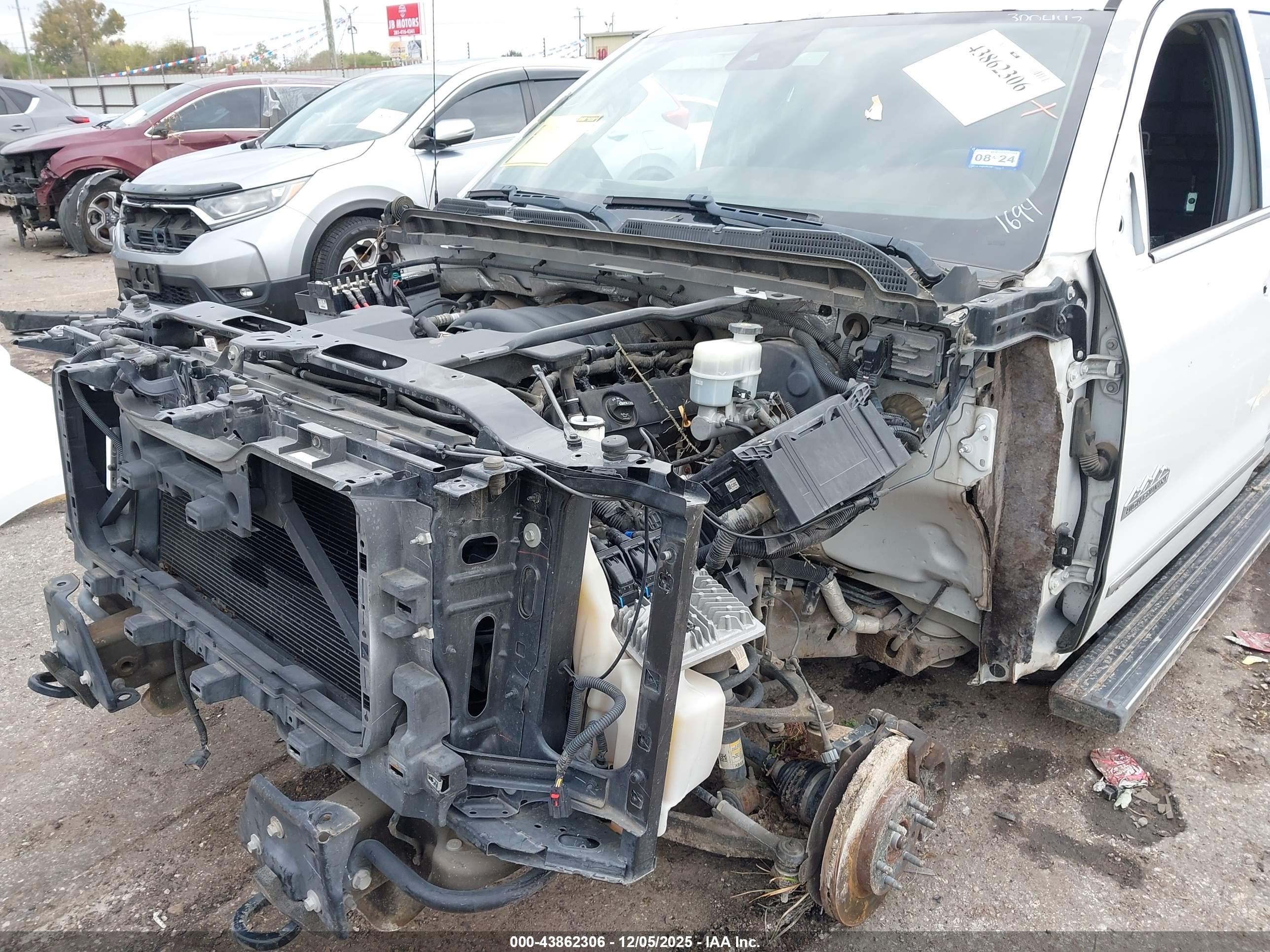 CHEVROLET SILVERADO image 6