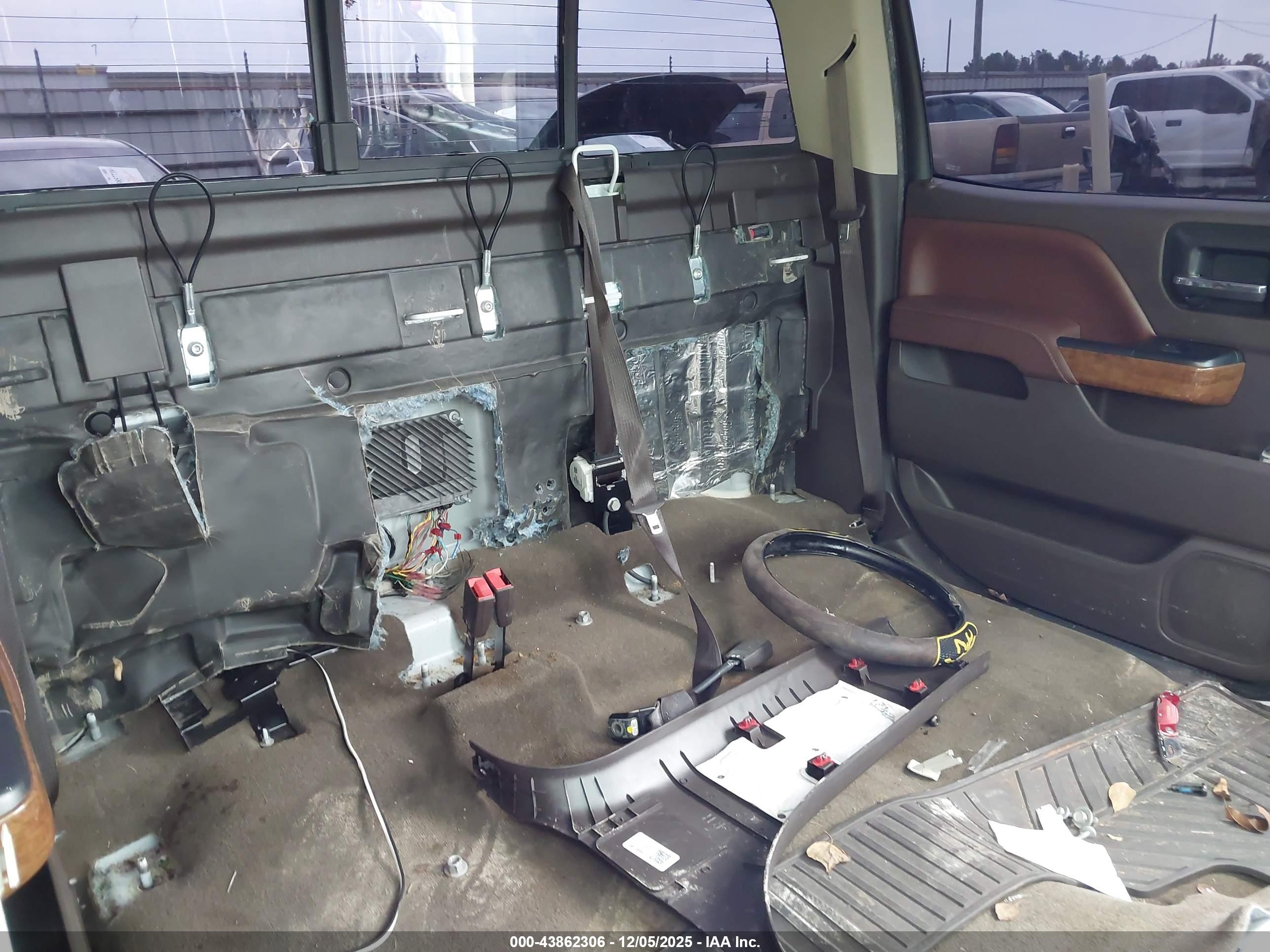 CHEVROLET SILVERADO image 8