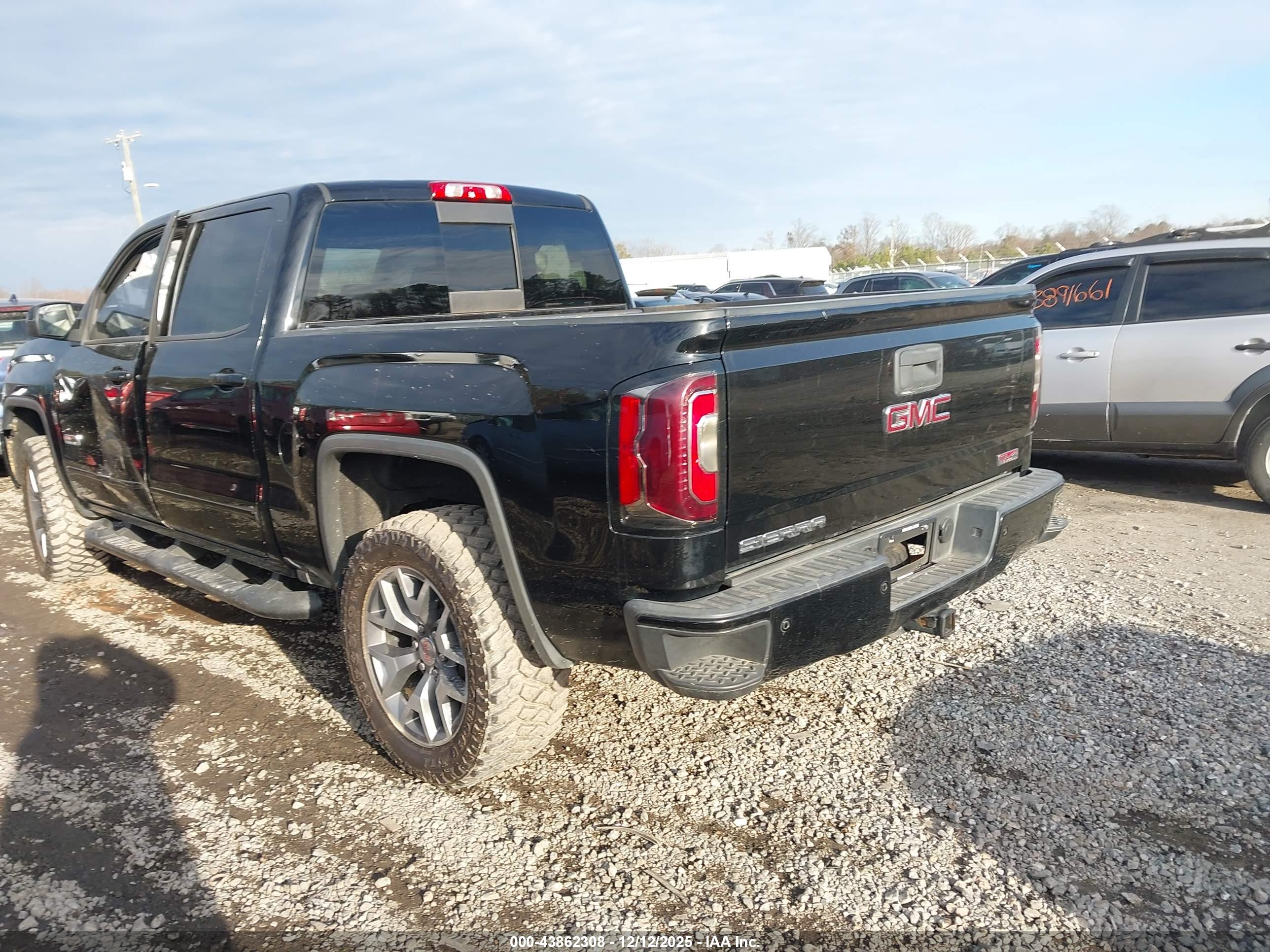 GMC SIERRA image 3
