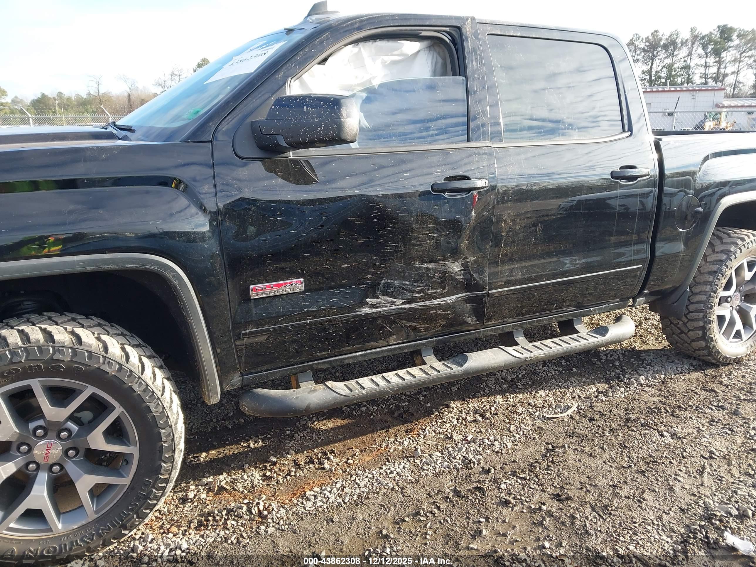GMC SIERRA image 6