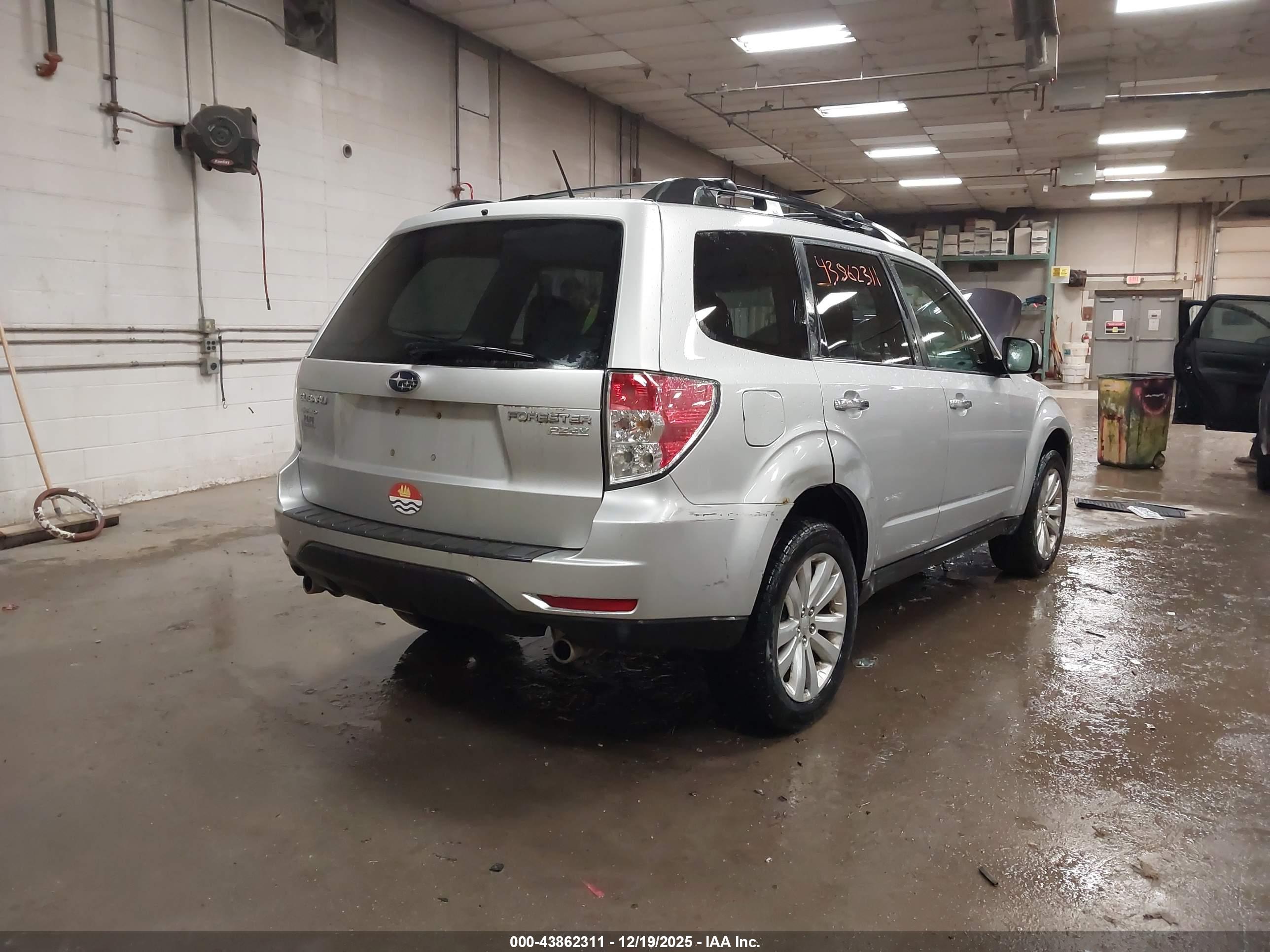 SUBARU FORESTER image 4