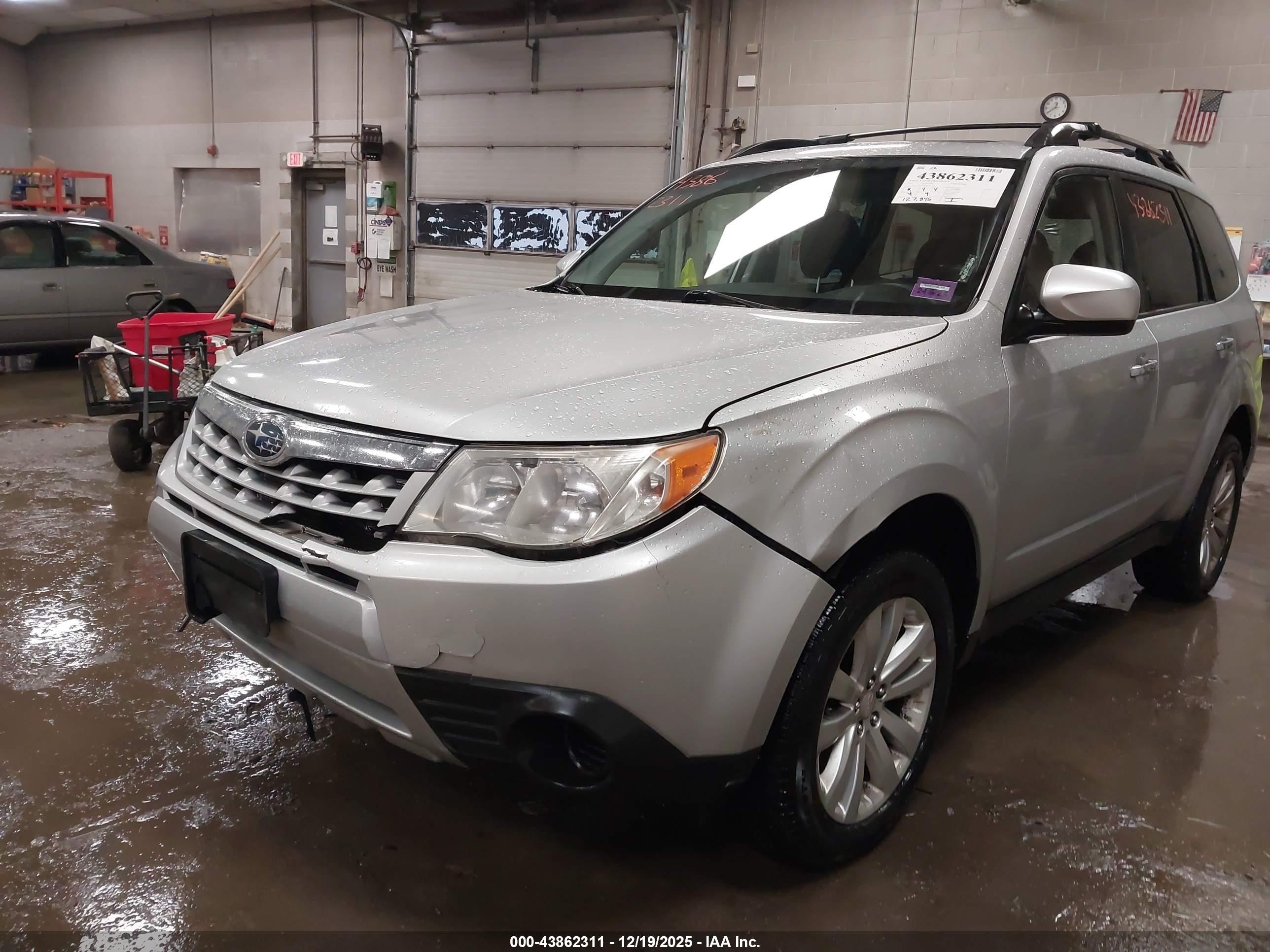 SUBARU FORESTER image 6