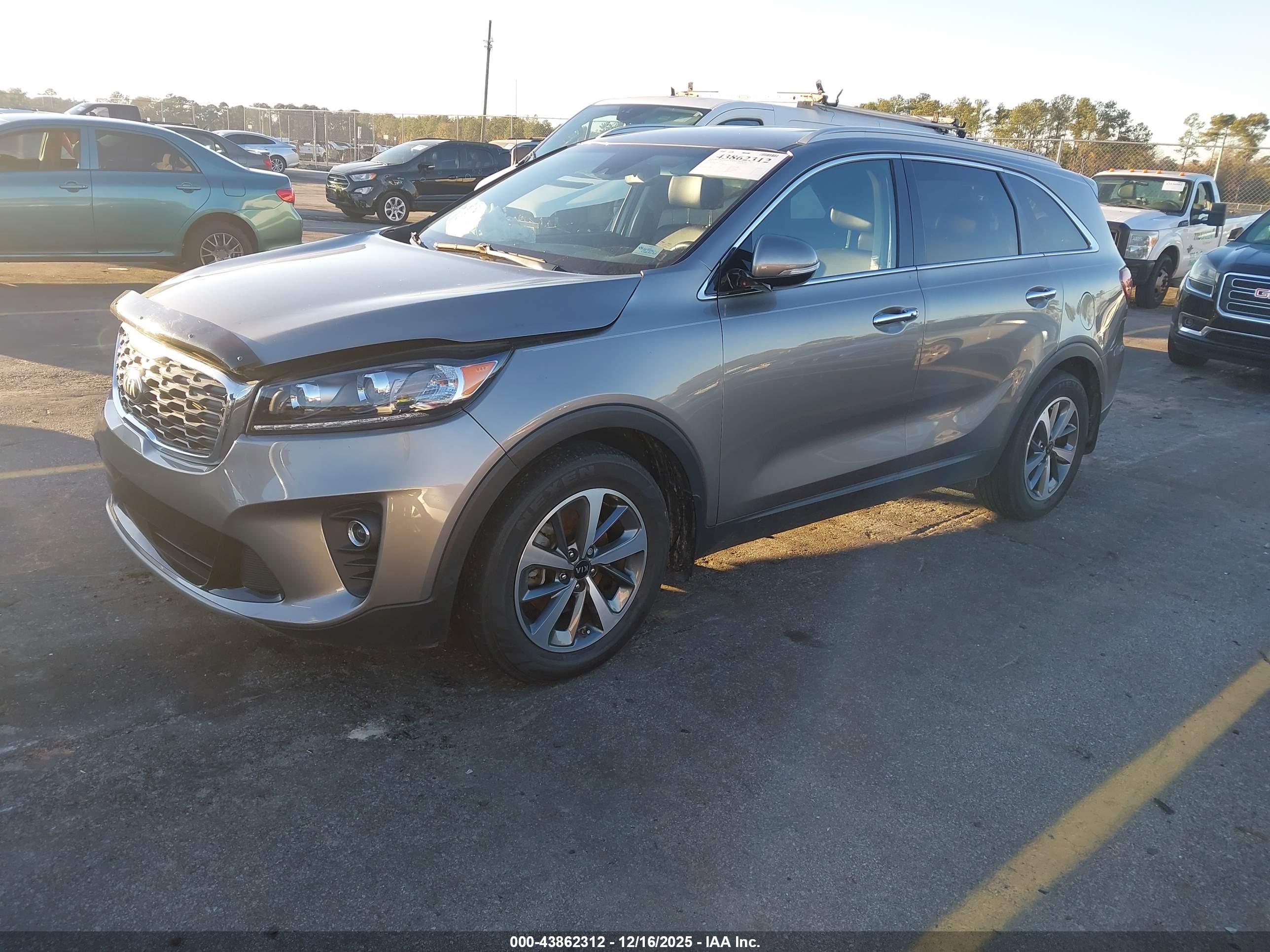 KIA SORENTO image 2