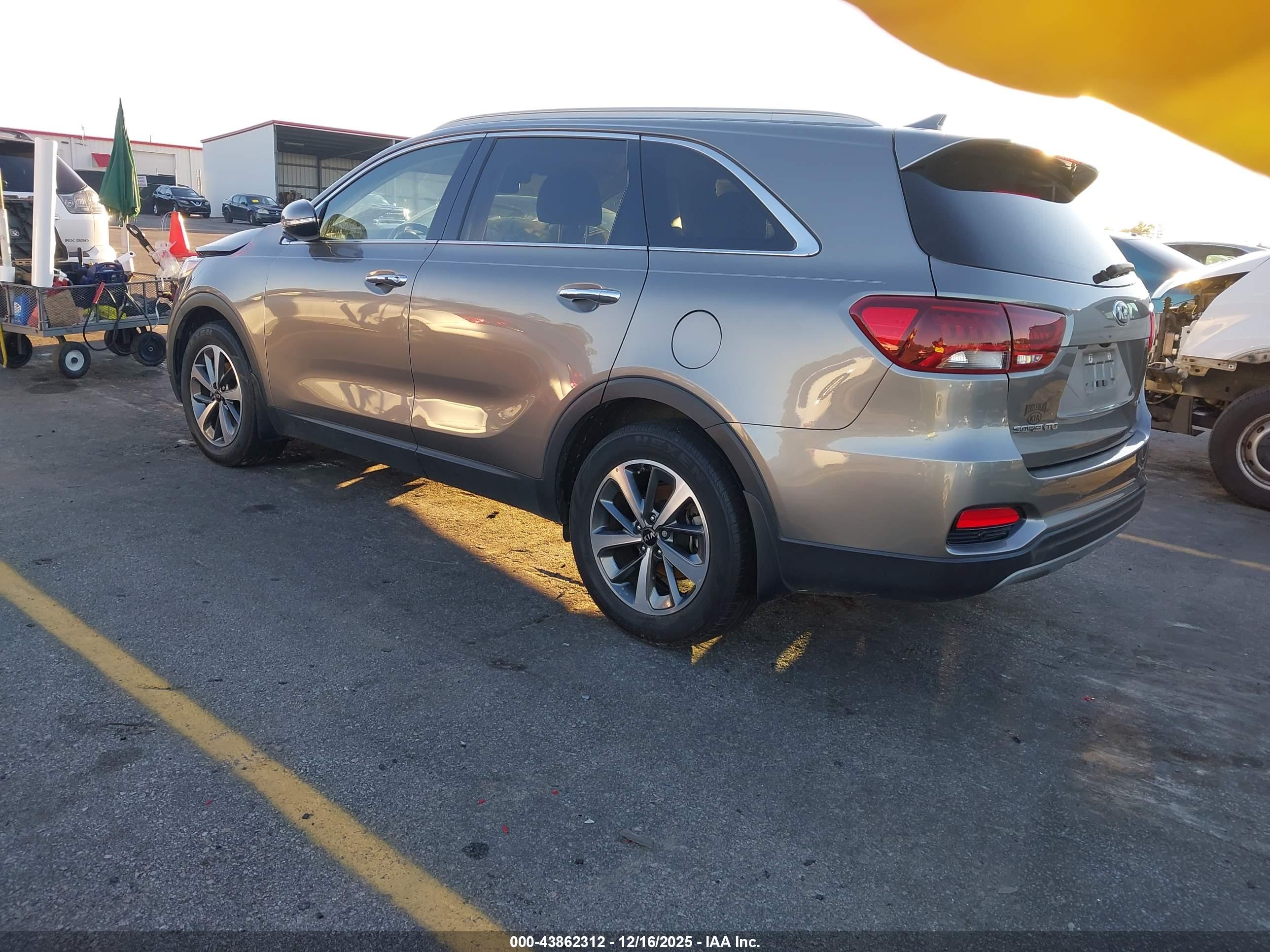 KIA SORENTO image 3