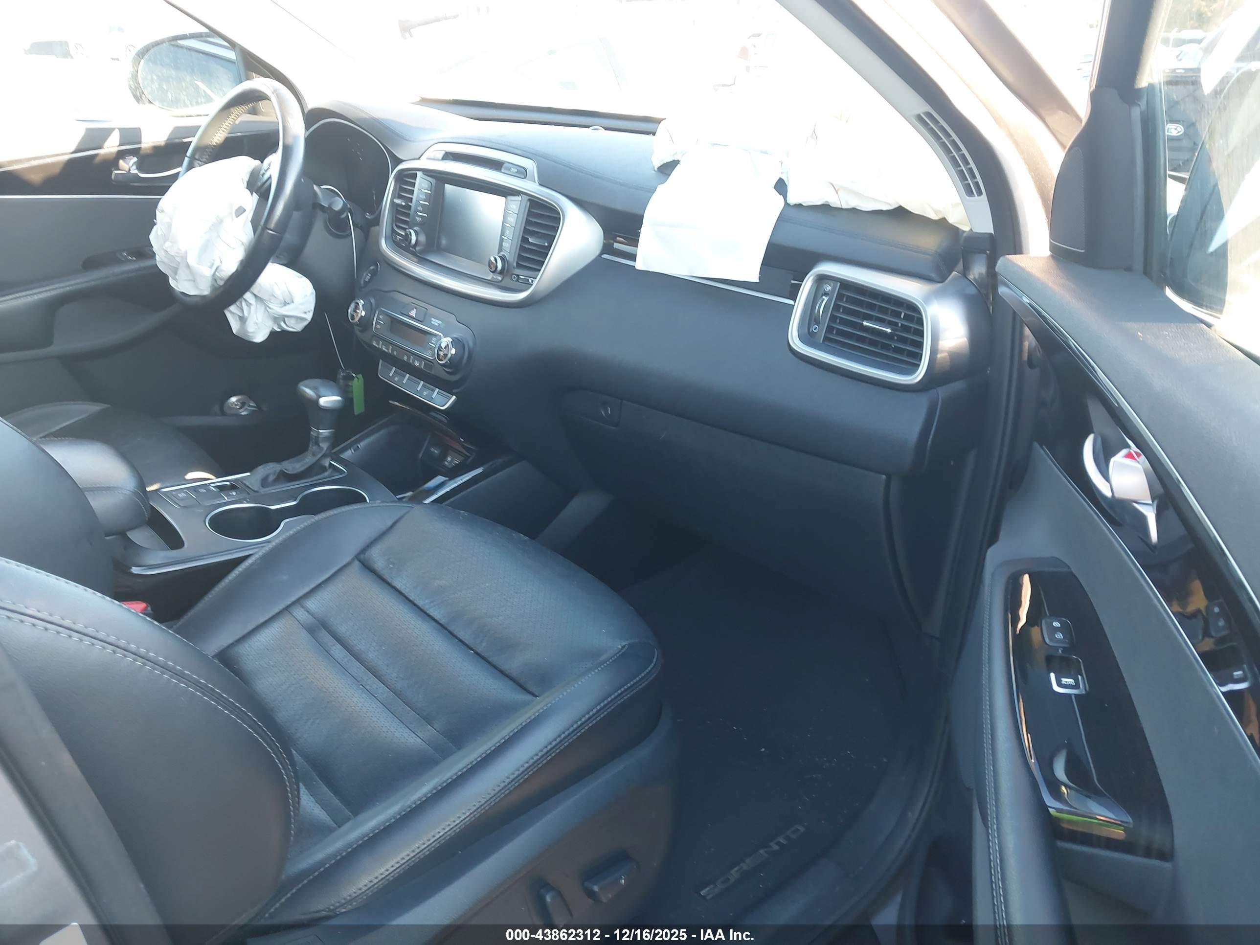 KIA SORENTO image 5