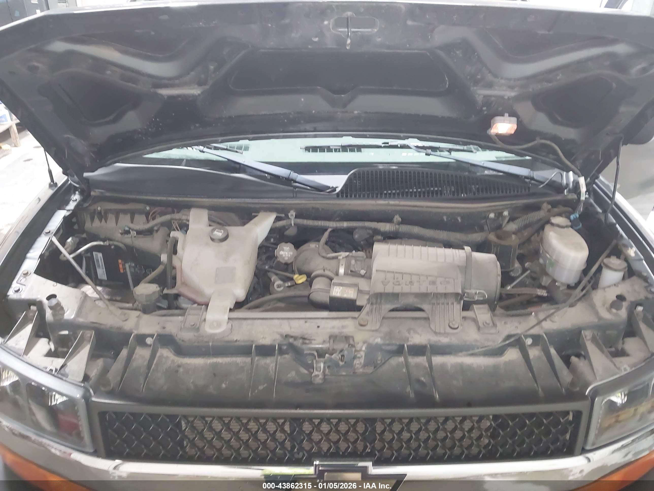 CHEVROLET EXPRESS image 10