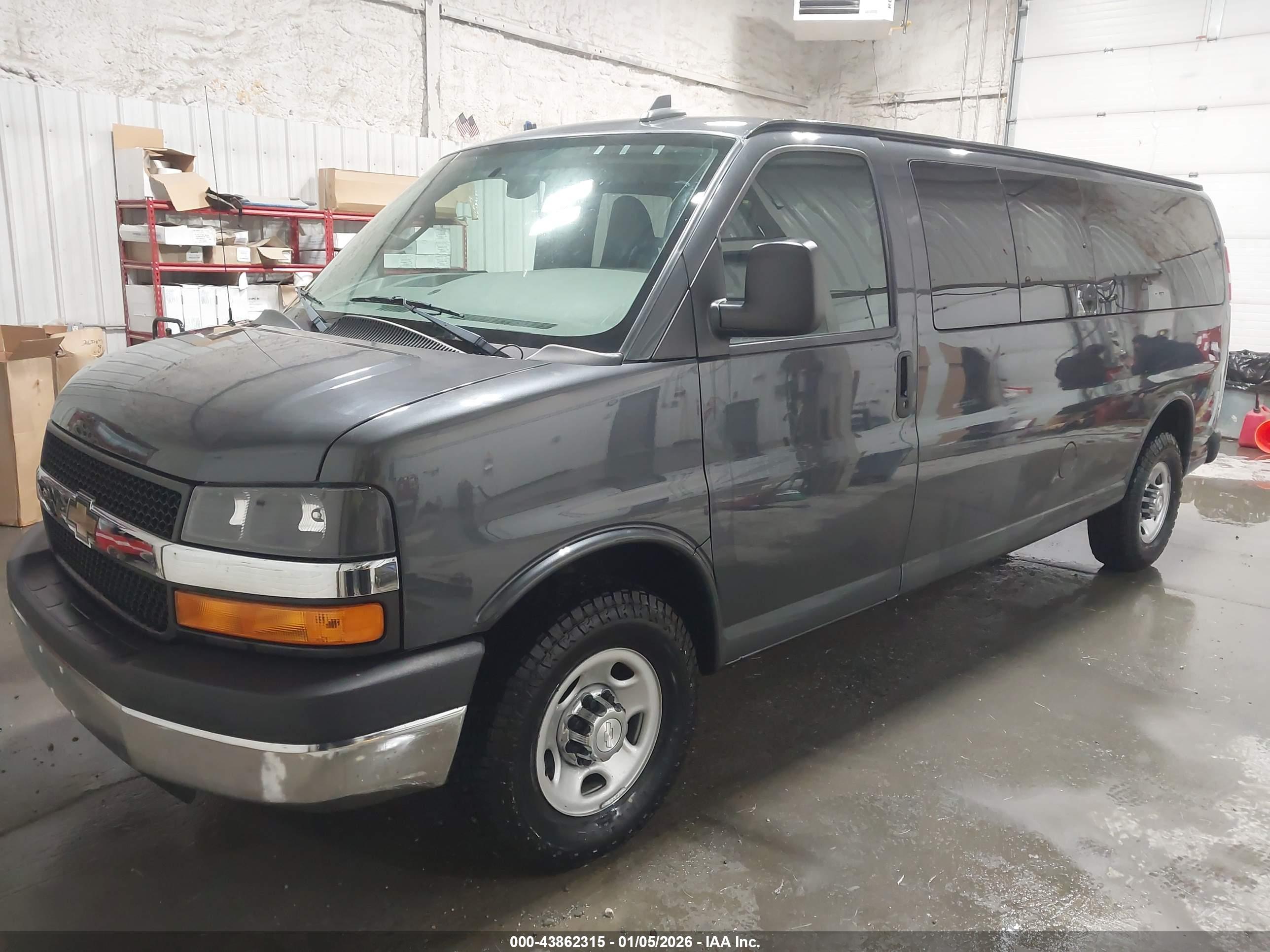 CHEVROLET EXPRESS image 2