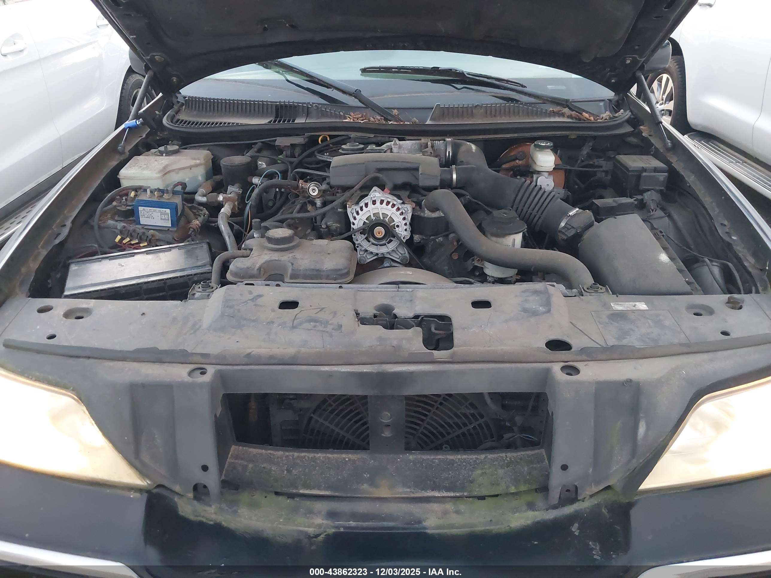 LINCOLN TOWN image 10