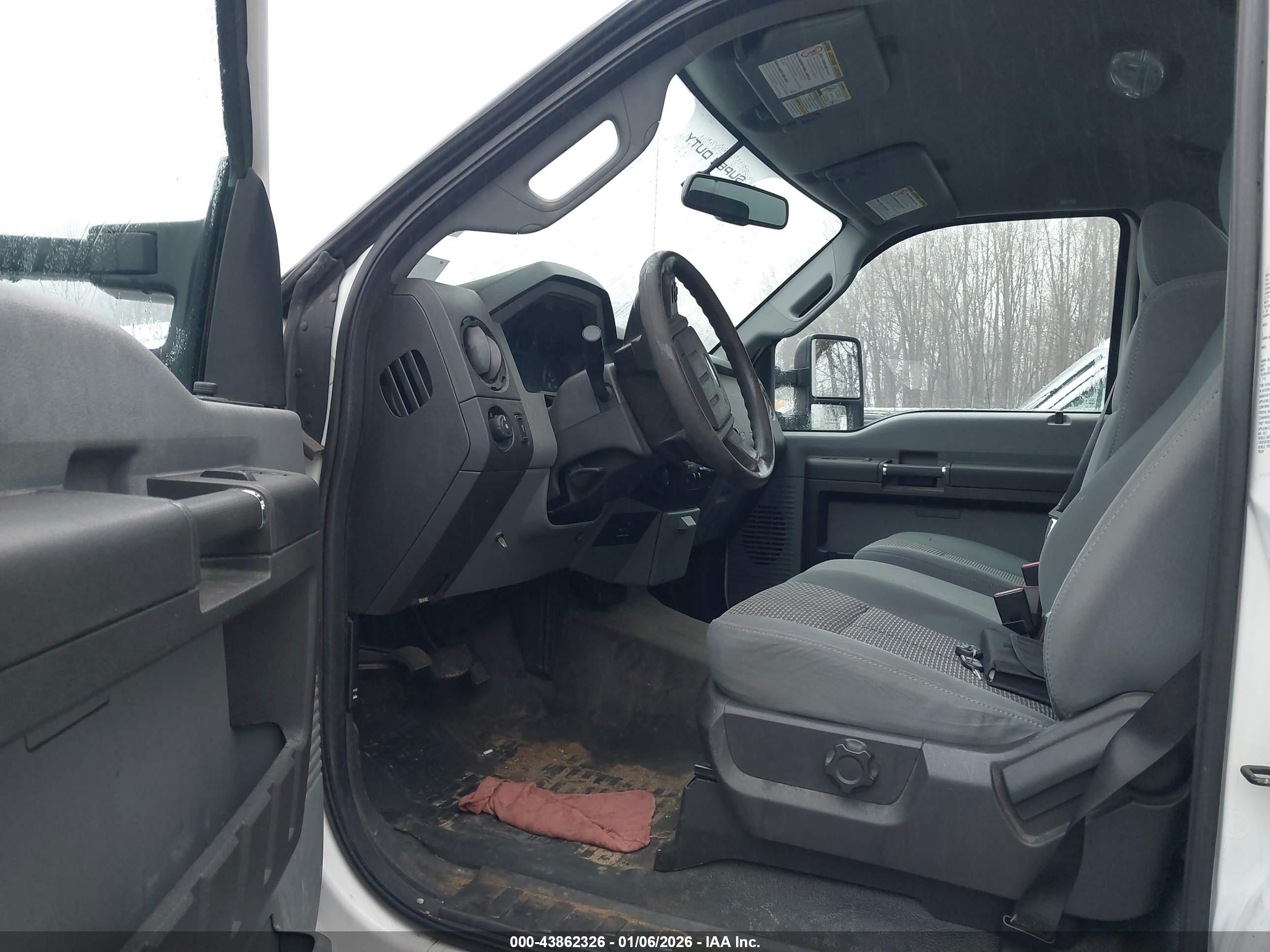 FORD F-550 image 8