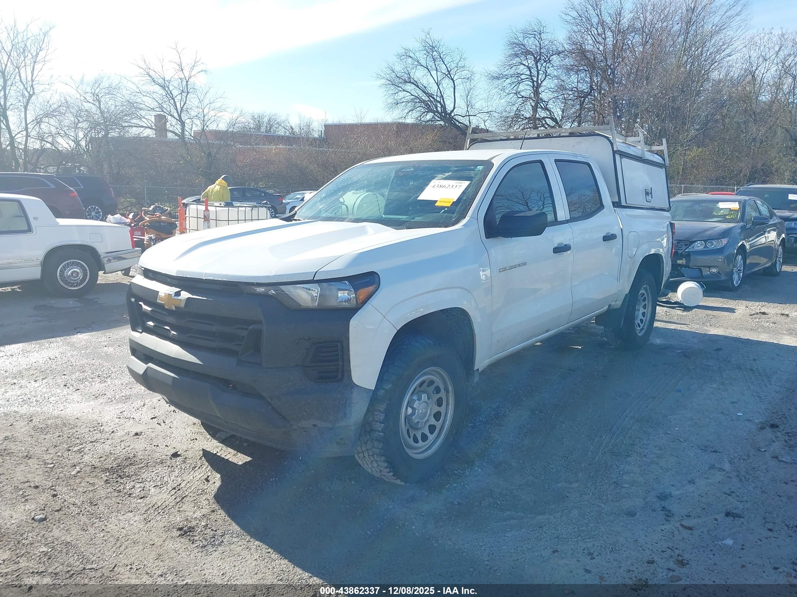 CHEVROLET COLORADO image 2