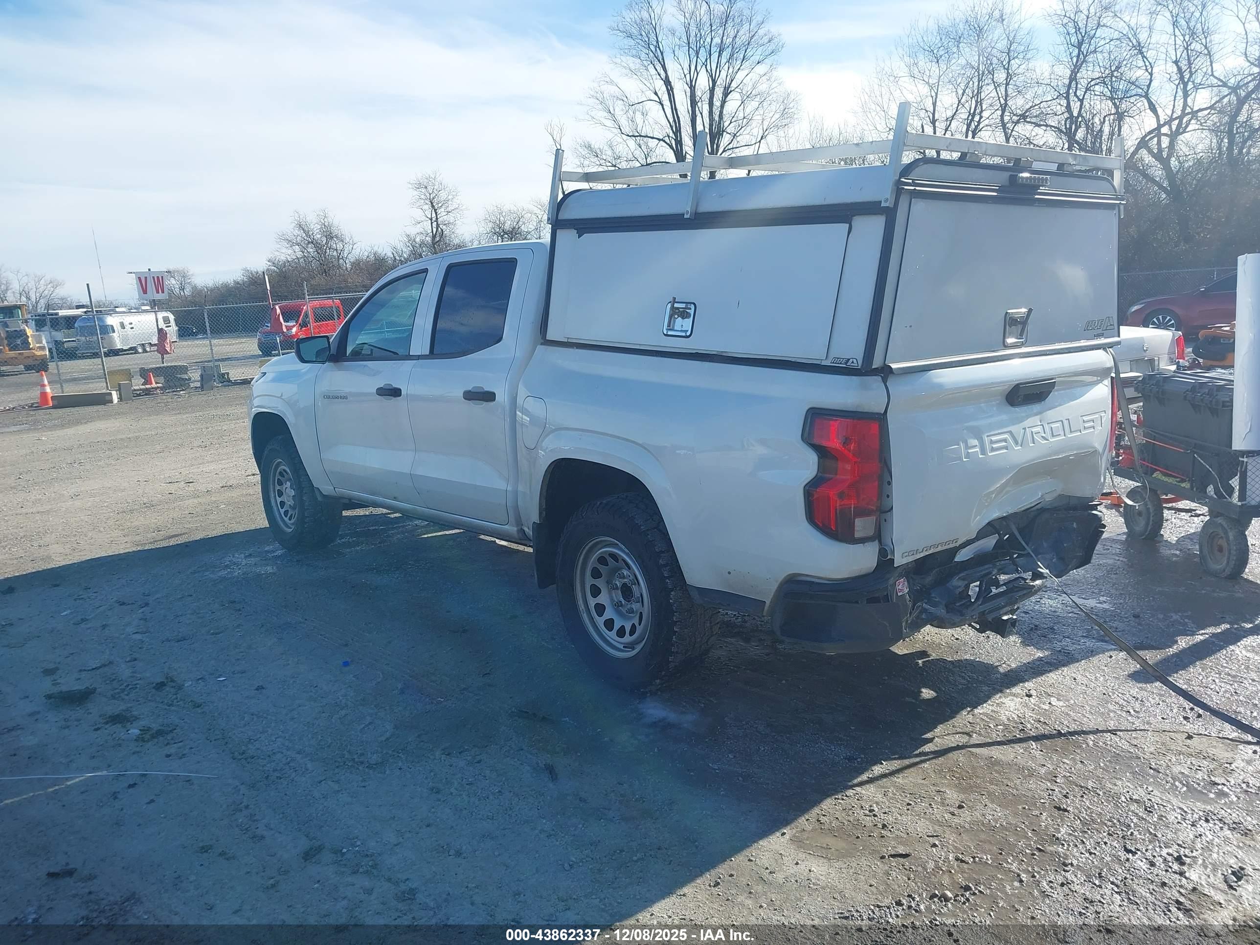CHEVROLET COLORADO image 3