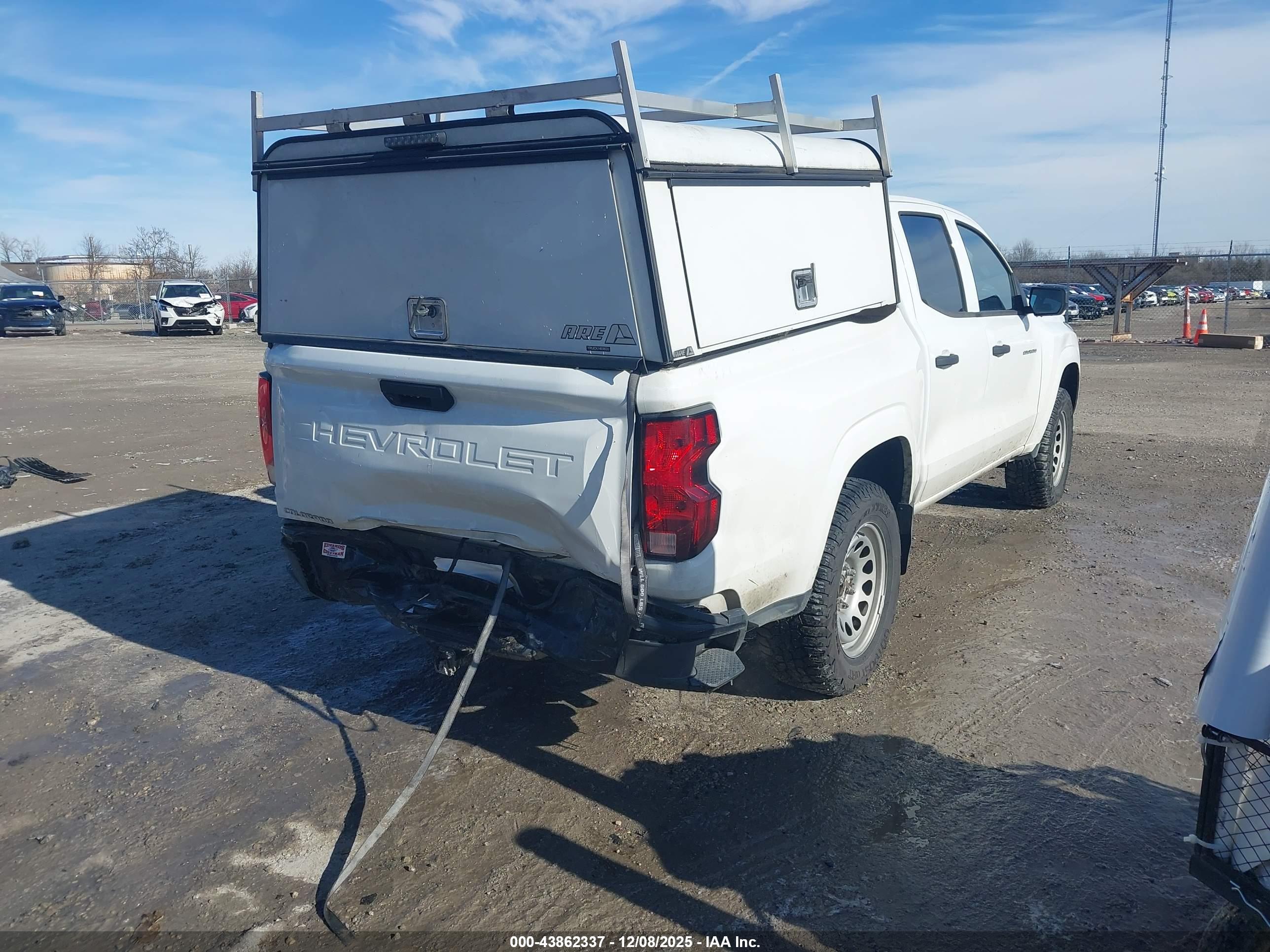 CHEVROLET COLORADO image 4