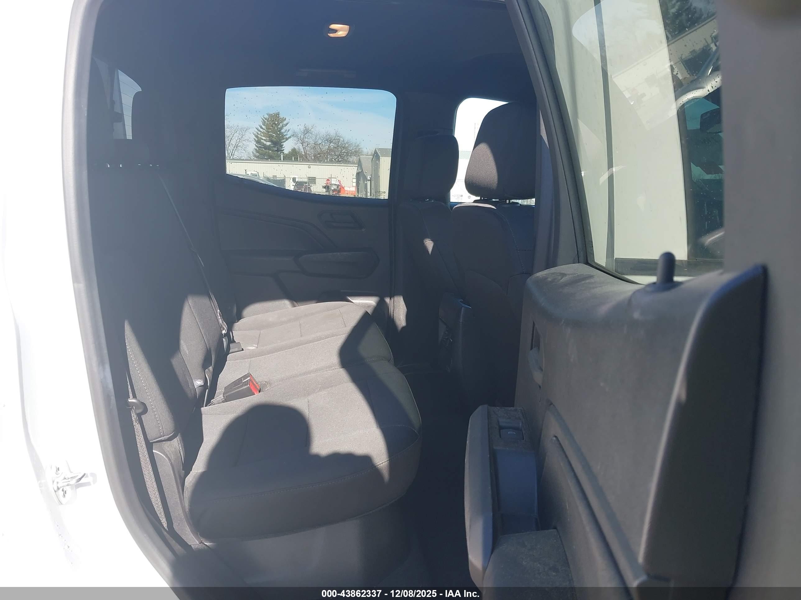 CHEVROLET COLORADO image 8