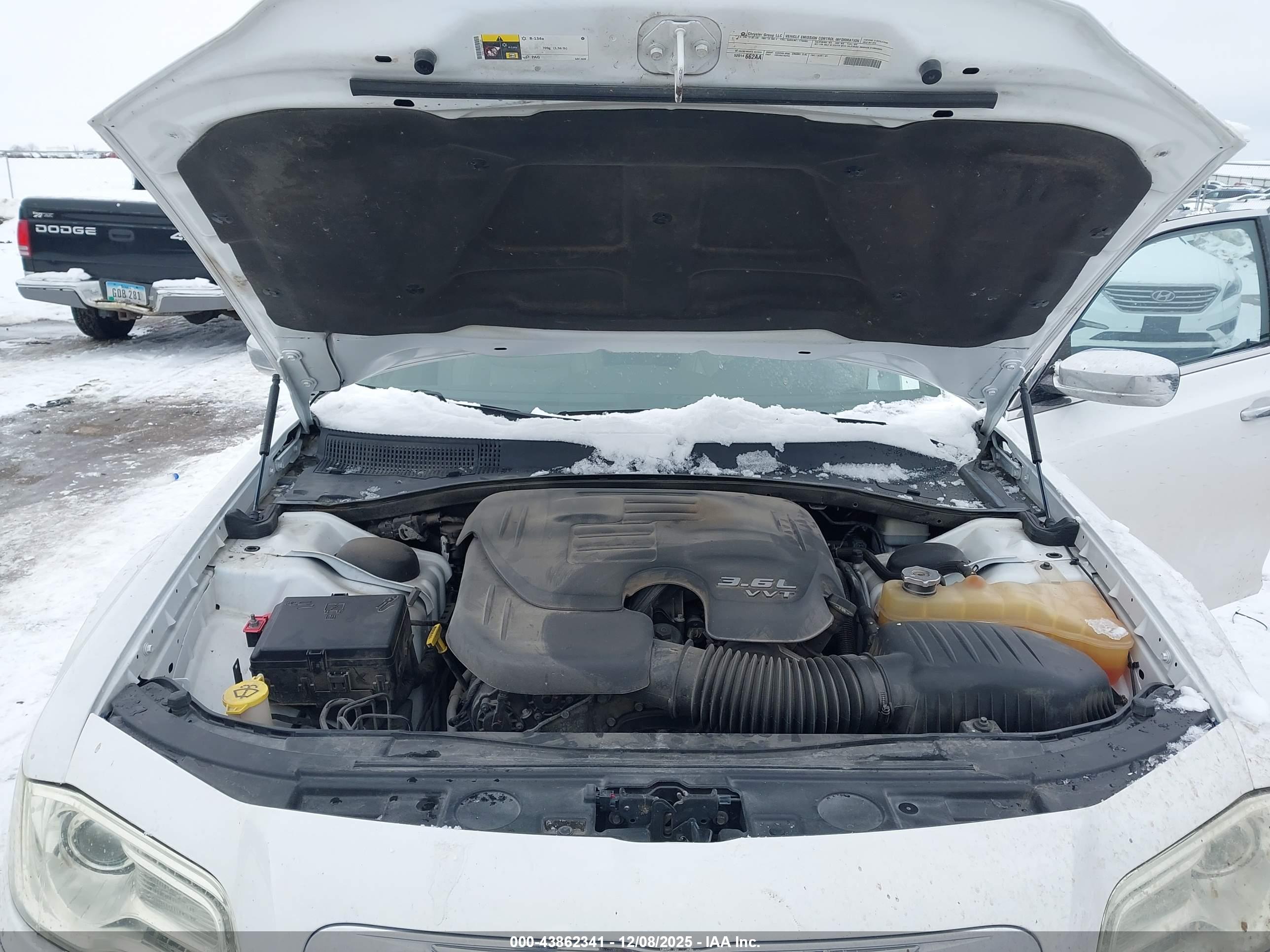 CHRYSLER 300 image 10