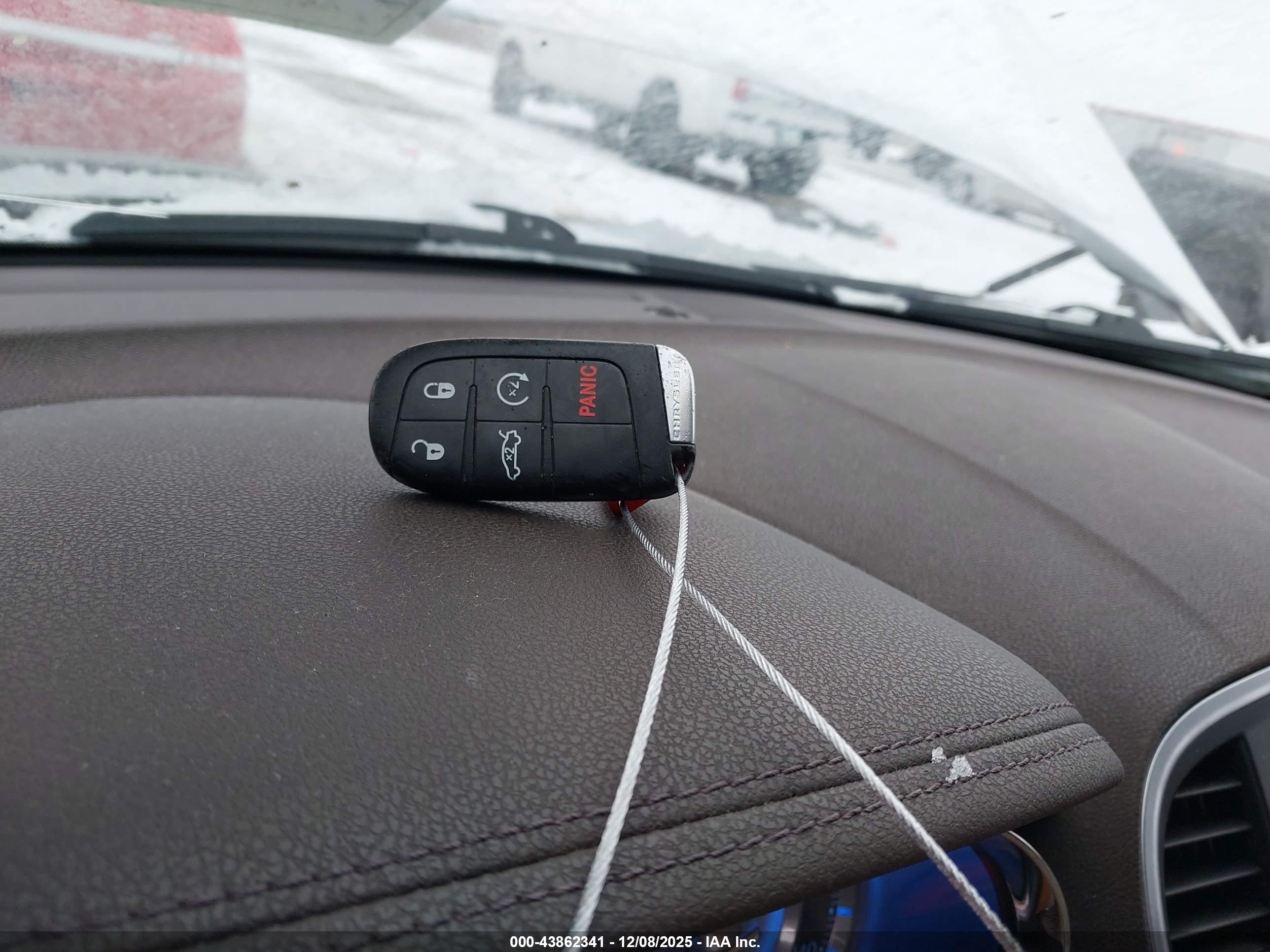 CHRYSLER 300 image 11