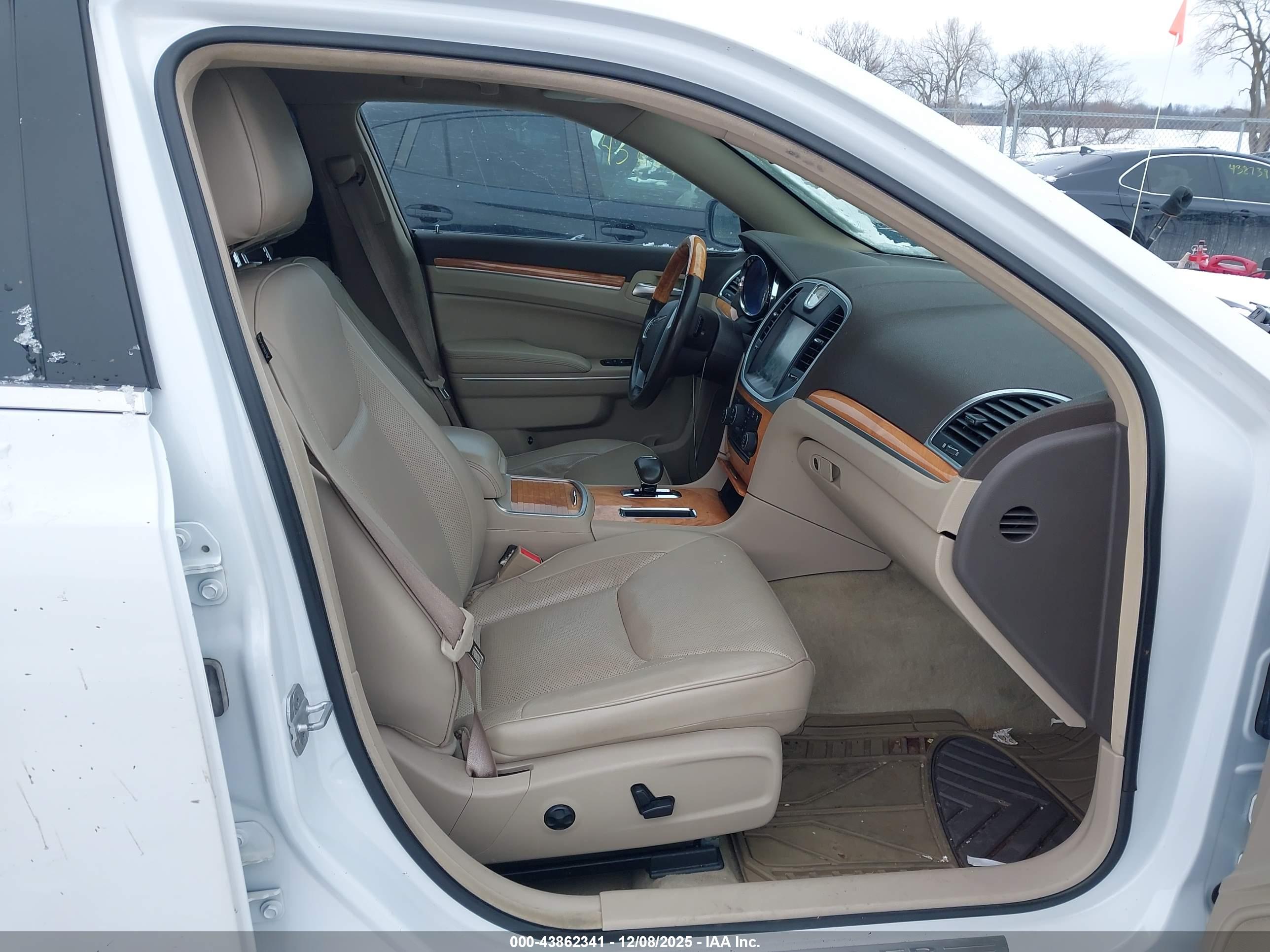 CHRYSLER 300 image 5