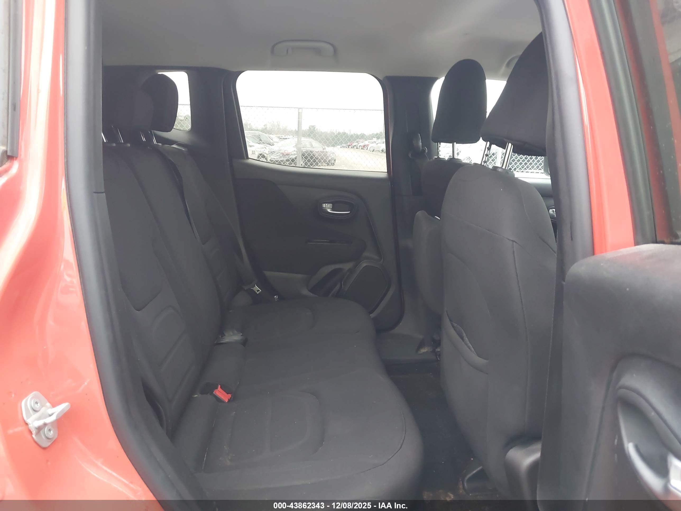 JEEP RENEGADE image 8