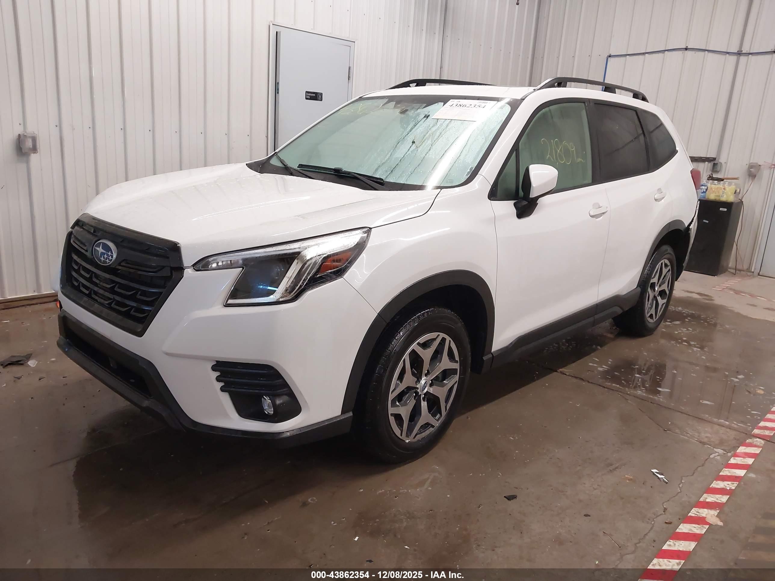 SUBARU FORESTER image 2