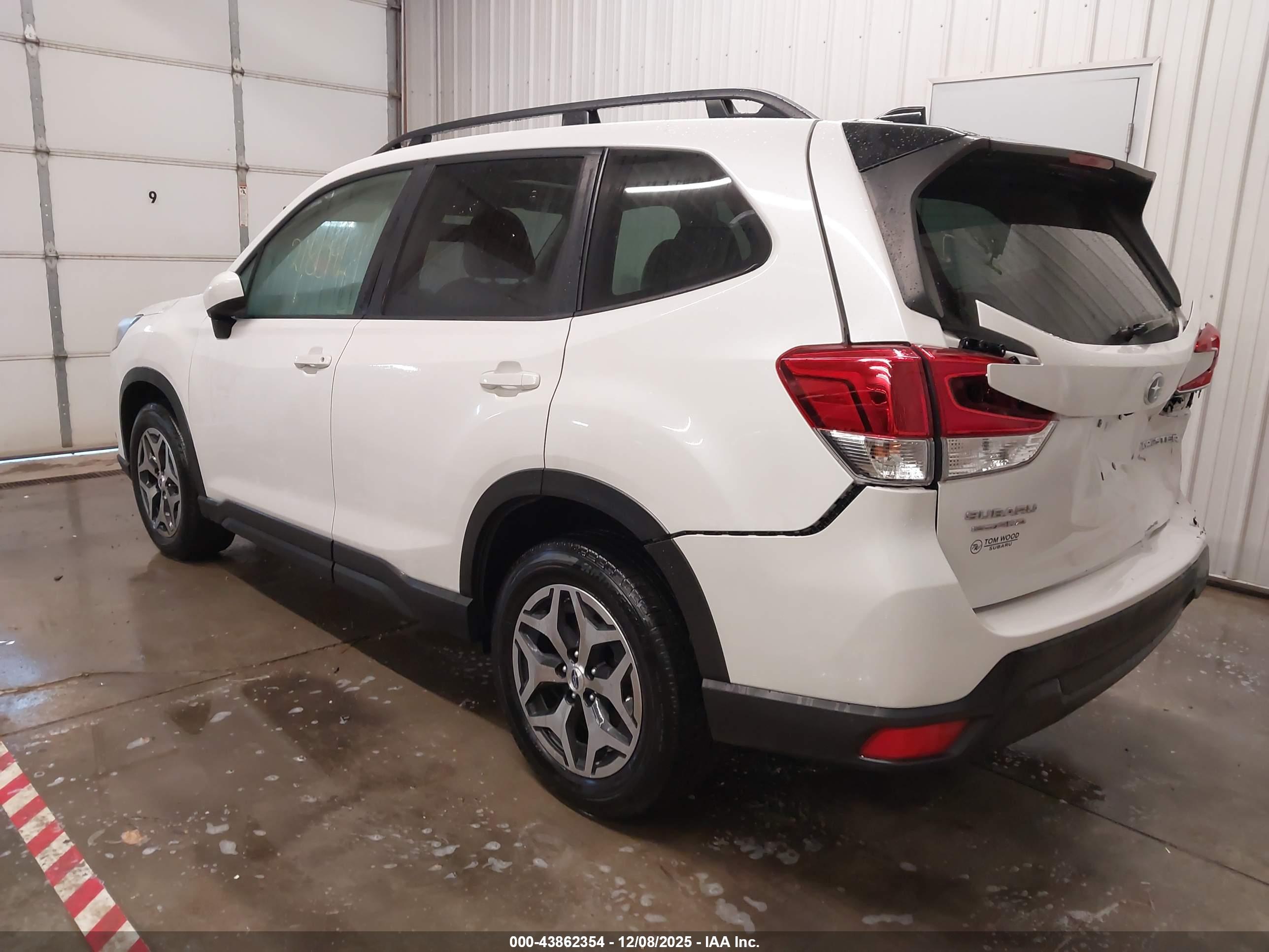 SUBARU FORESTER image 3