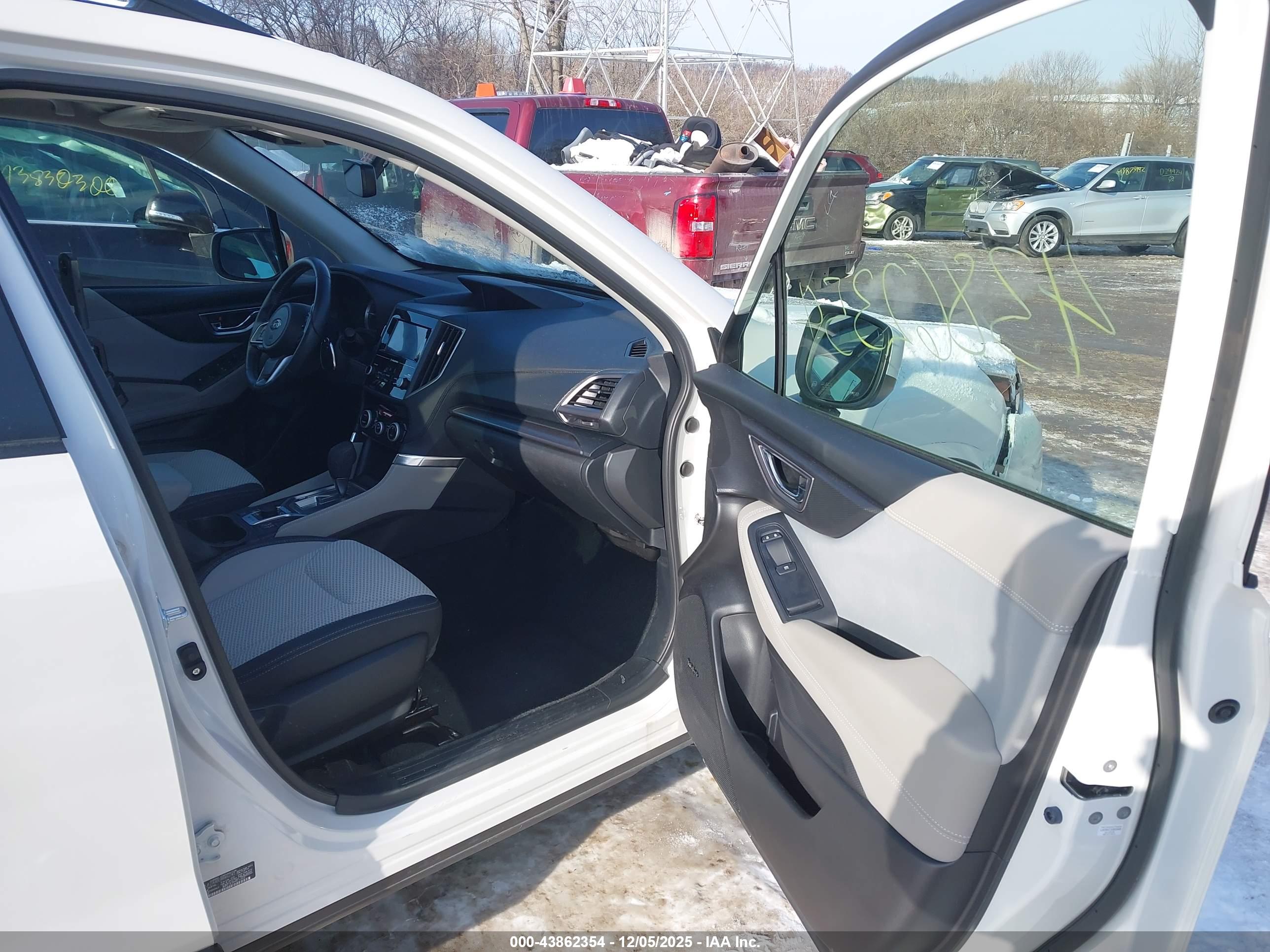 SUBARU FORESTER image 5