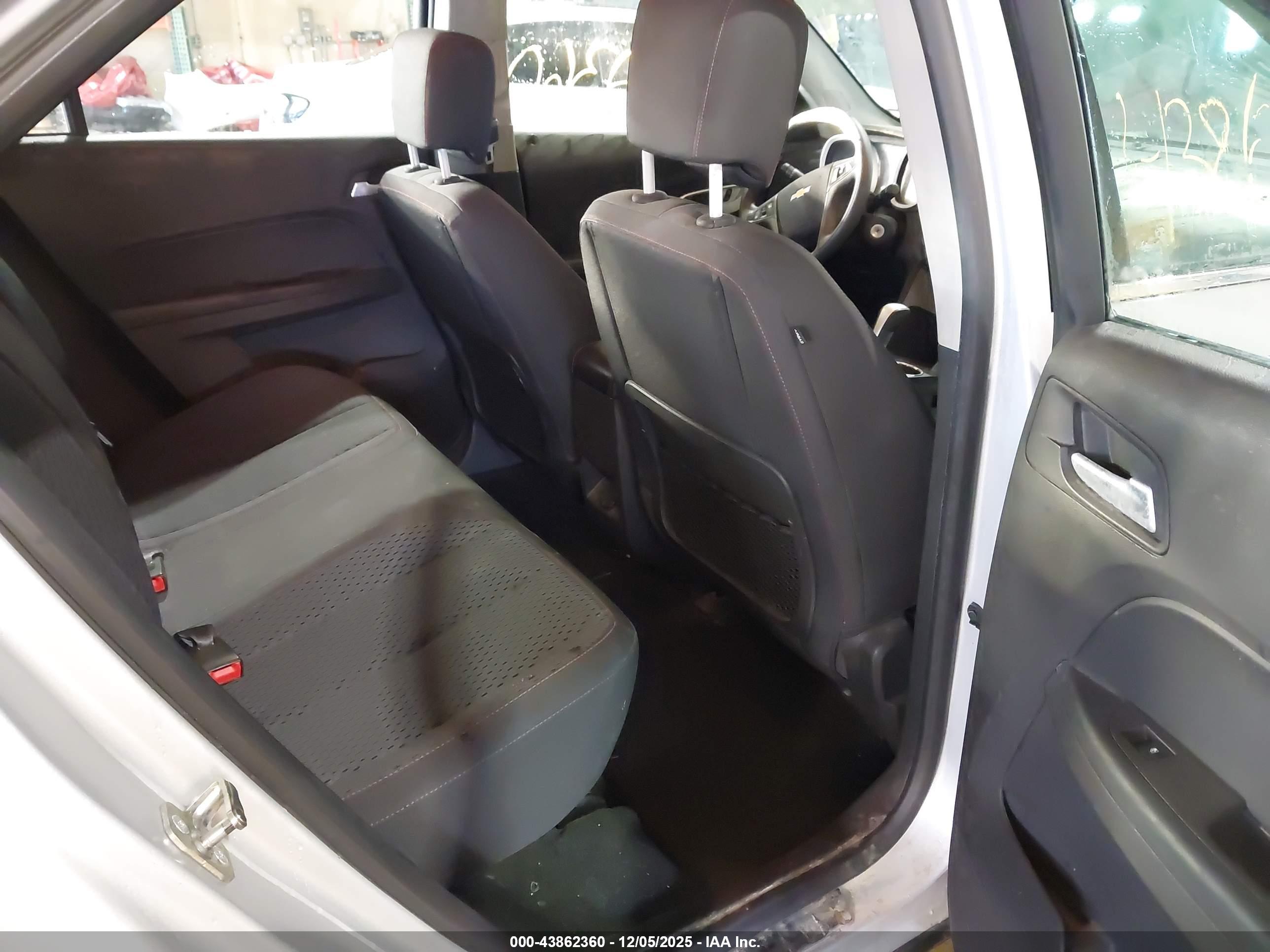 CHEVROLET EQUINOX image 8