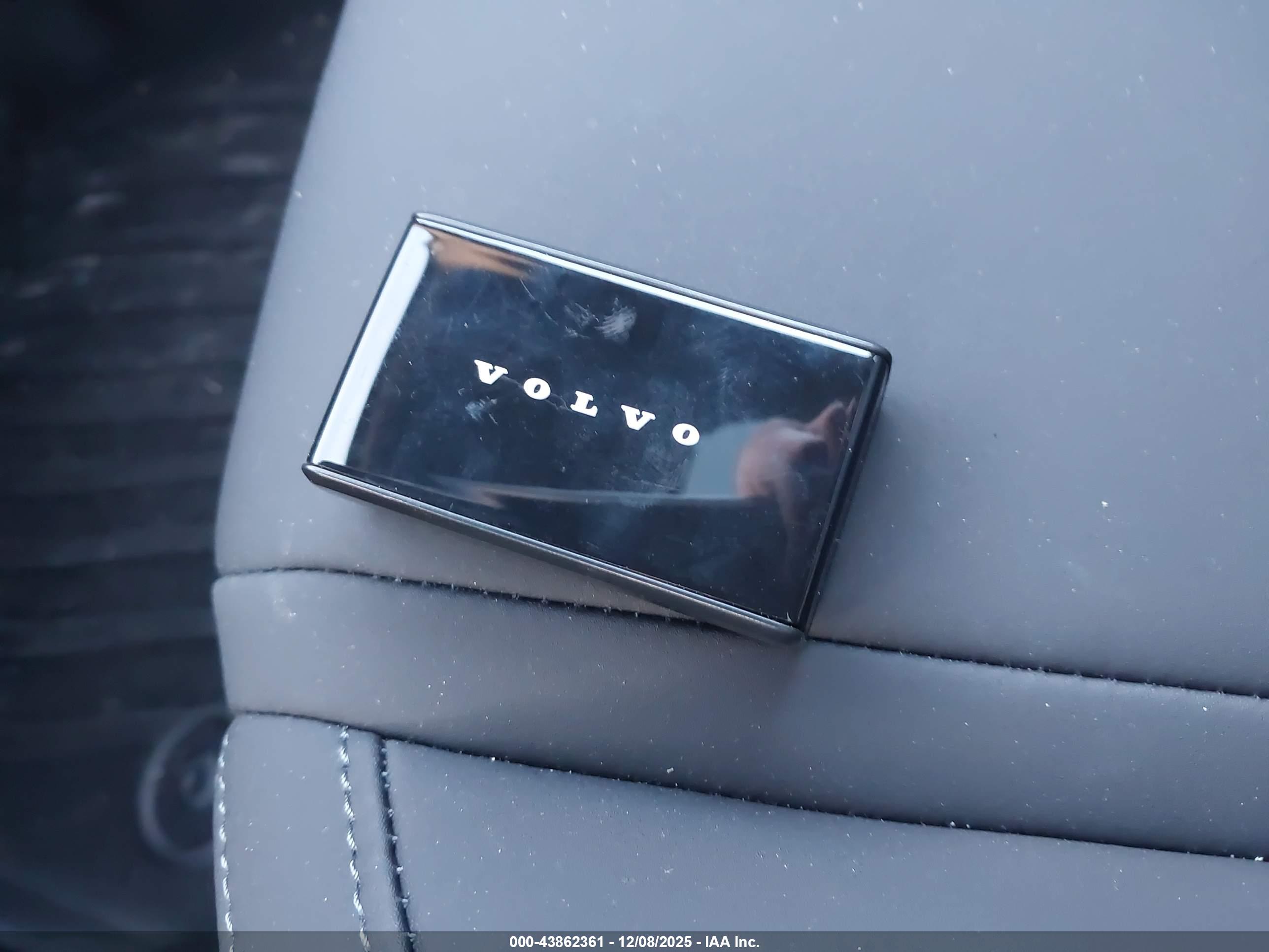 VOLVO EX30 image 11